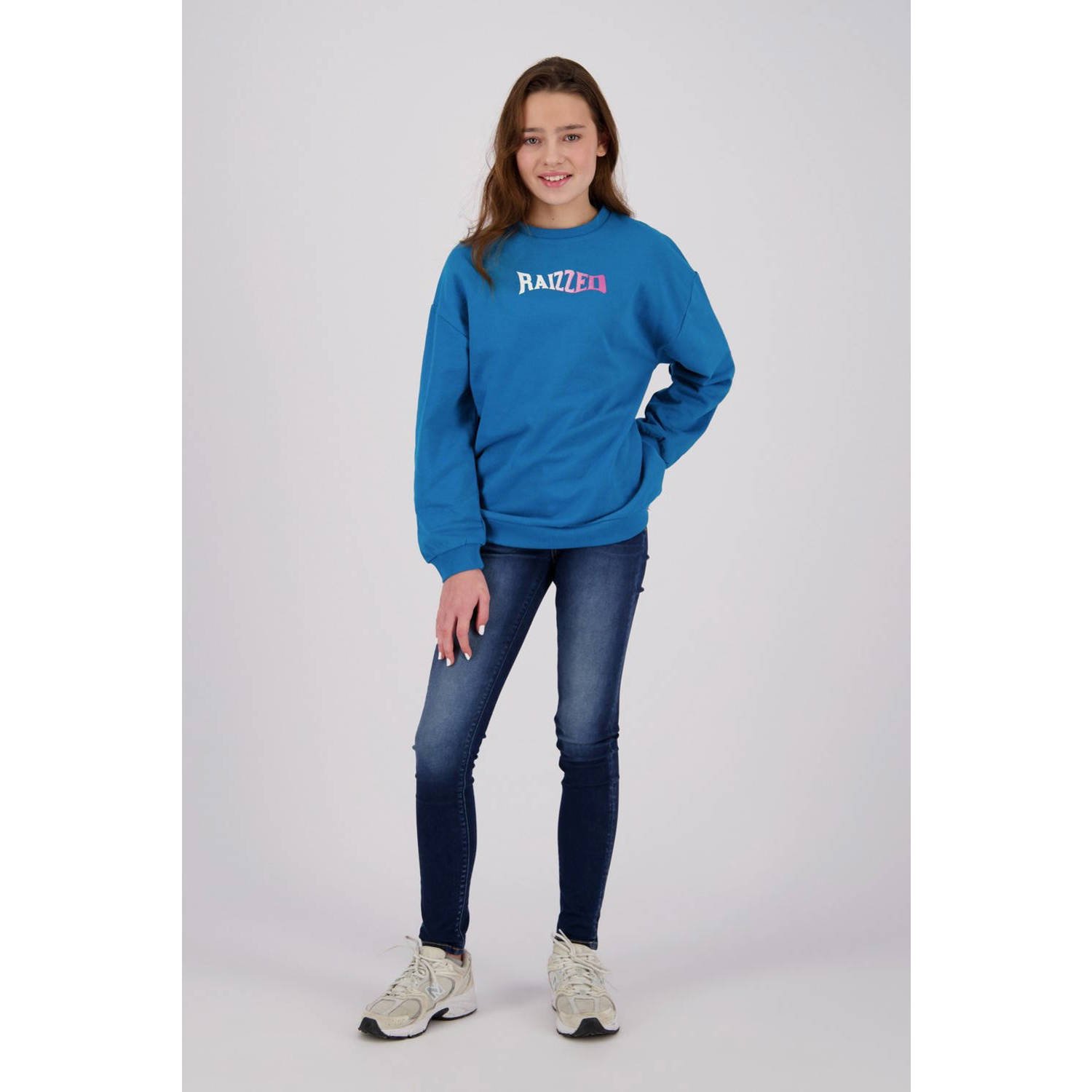 Raizzed sweater Neva met backprint helderblauw