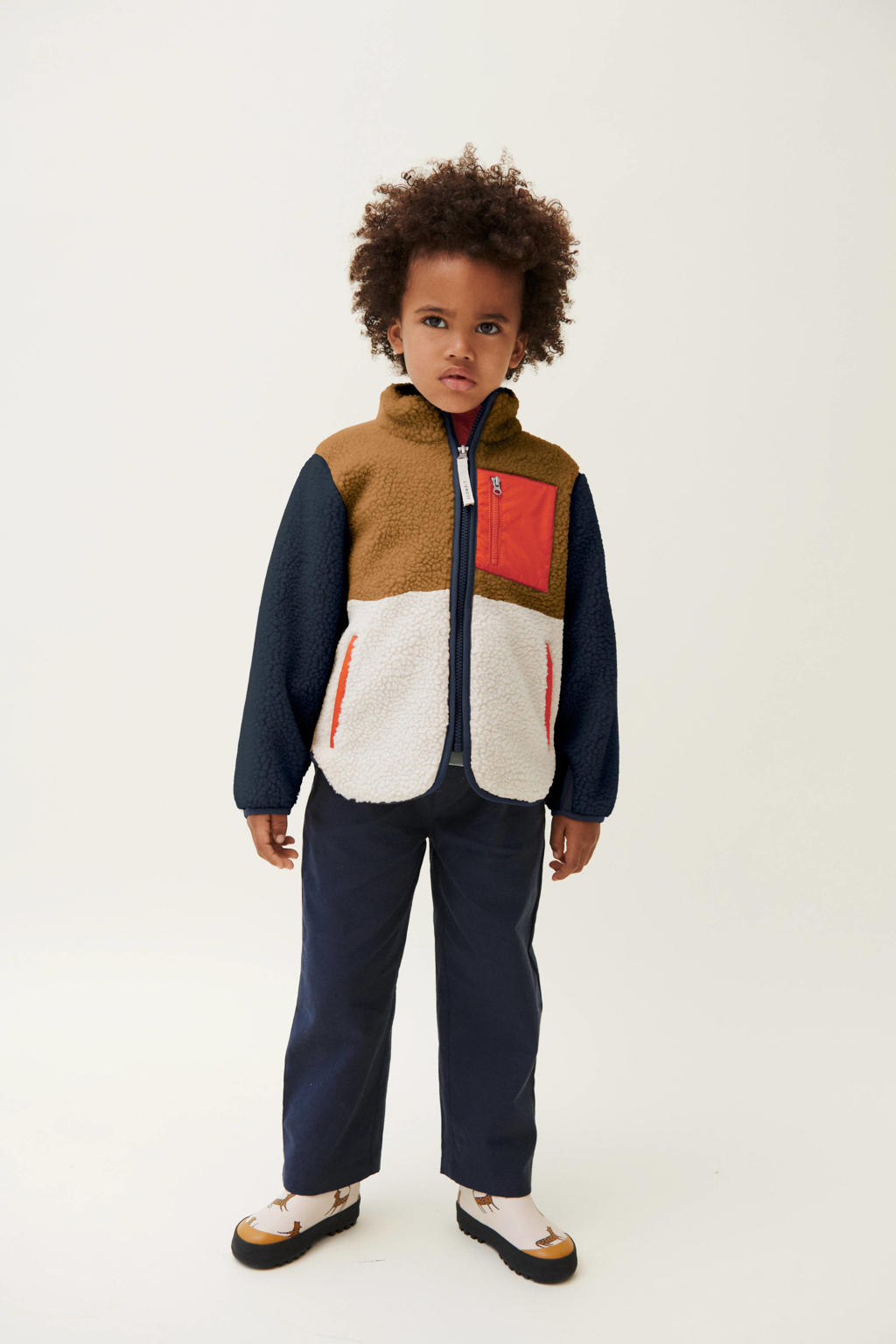 Bruin, wit en blauwe jongens Liewood teddy tussenjas Nolan met meerkleurige print, lange mouwen, opstaande kraag en ritssluiting