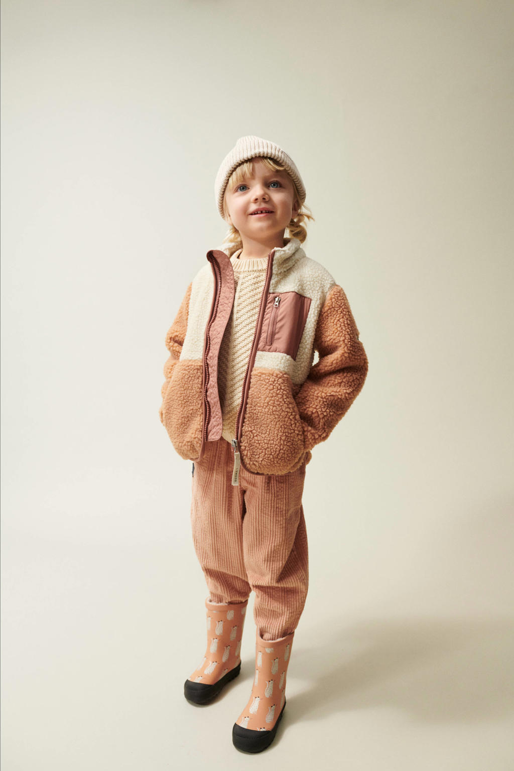 Roze en witte meisjes Liewood teddy tussenjas Nolan met meerkleurige print, lange mouwen, opstaande kraag en ritssluiting