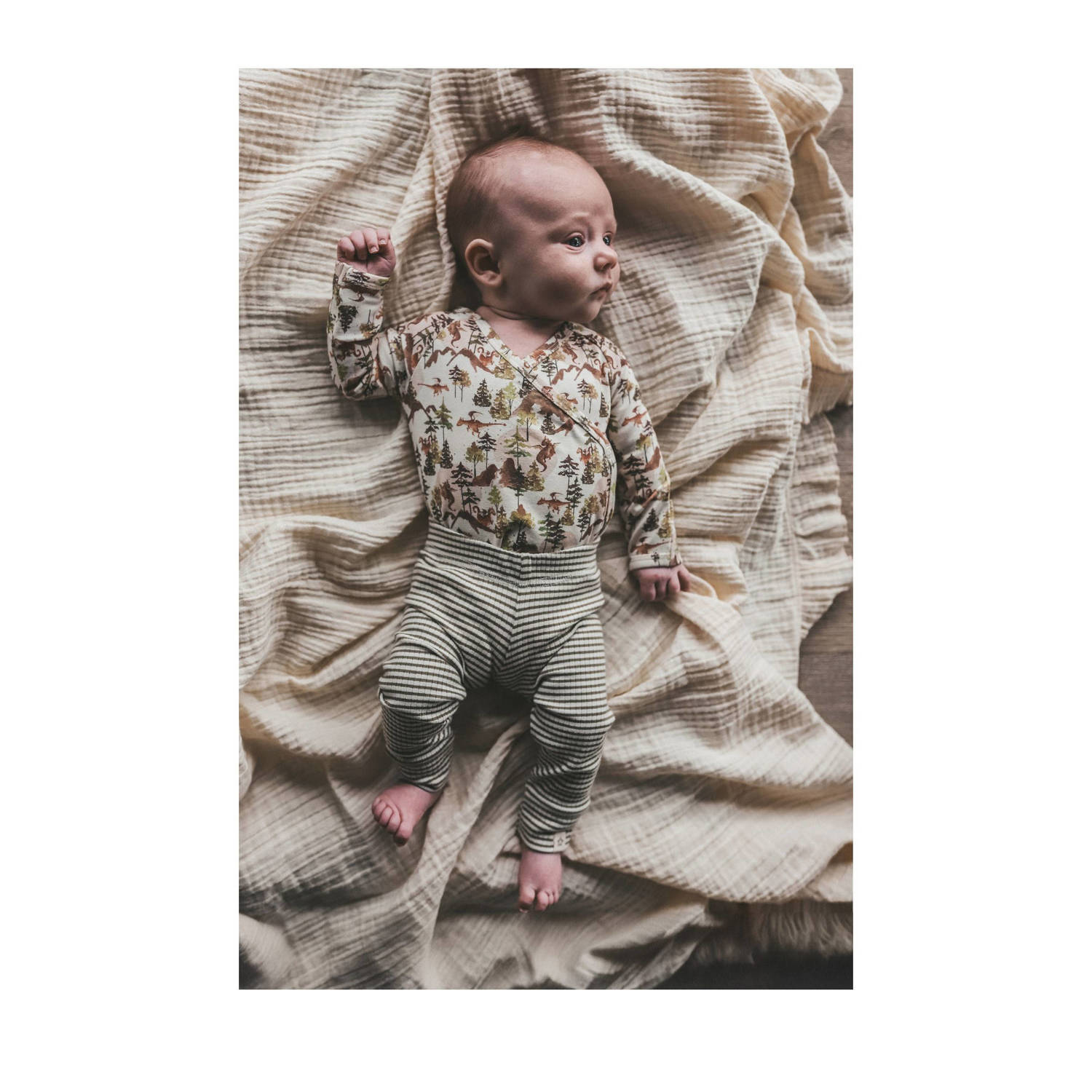 Your Wishes baby longsleeve met all over print en overslag detail wit groen bruin
