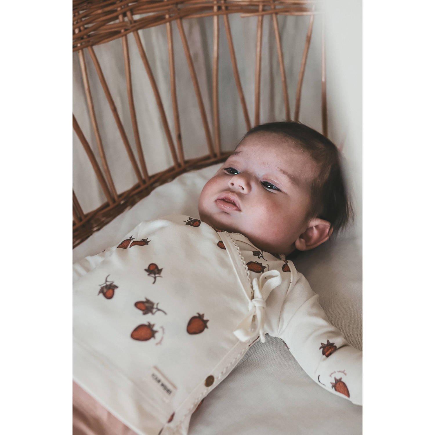 Your Wishes baby longsleeve met all over print en overslag detail wit rood