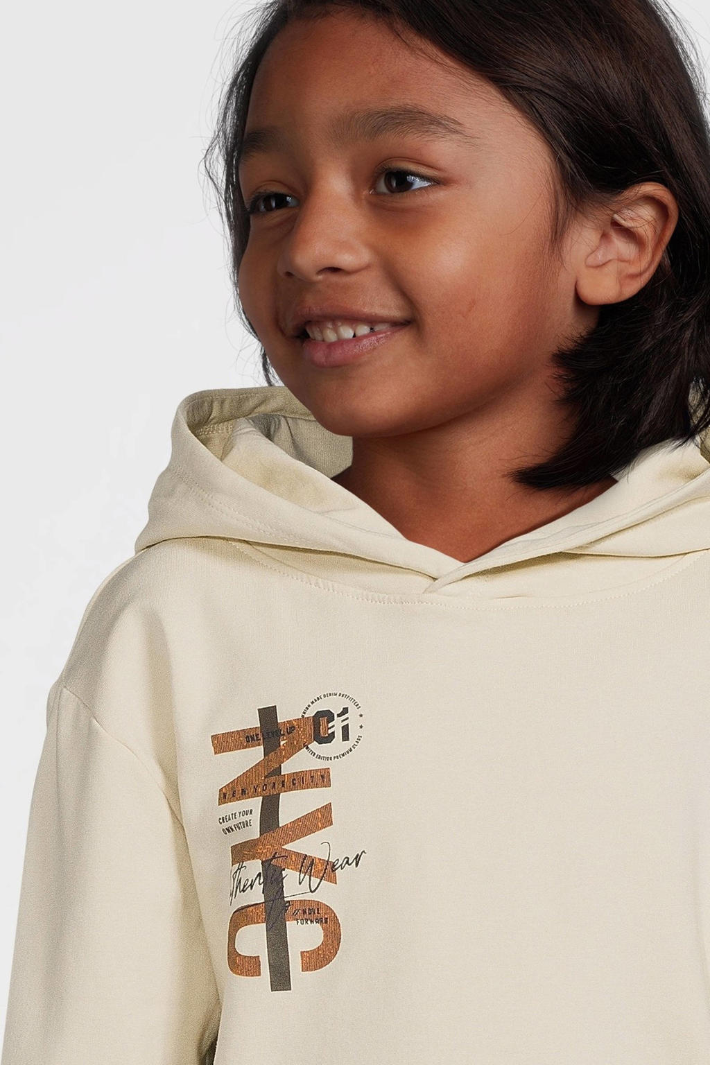 Zandkleurige jongens NAME IT KIDS hoodie van sweat materiaal met printopdruk, lange mouwen en capuchon