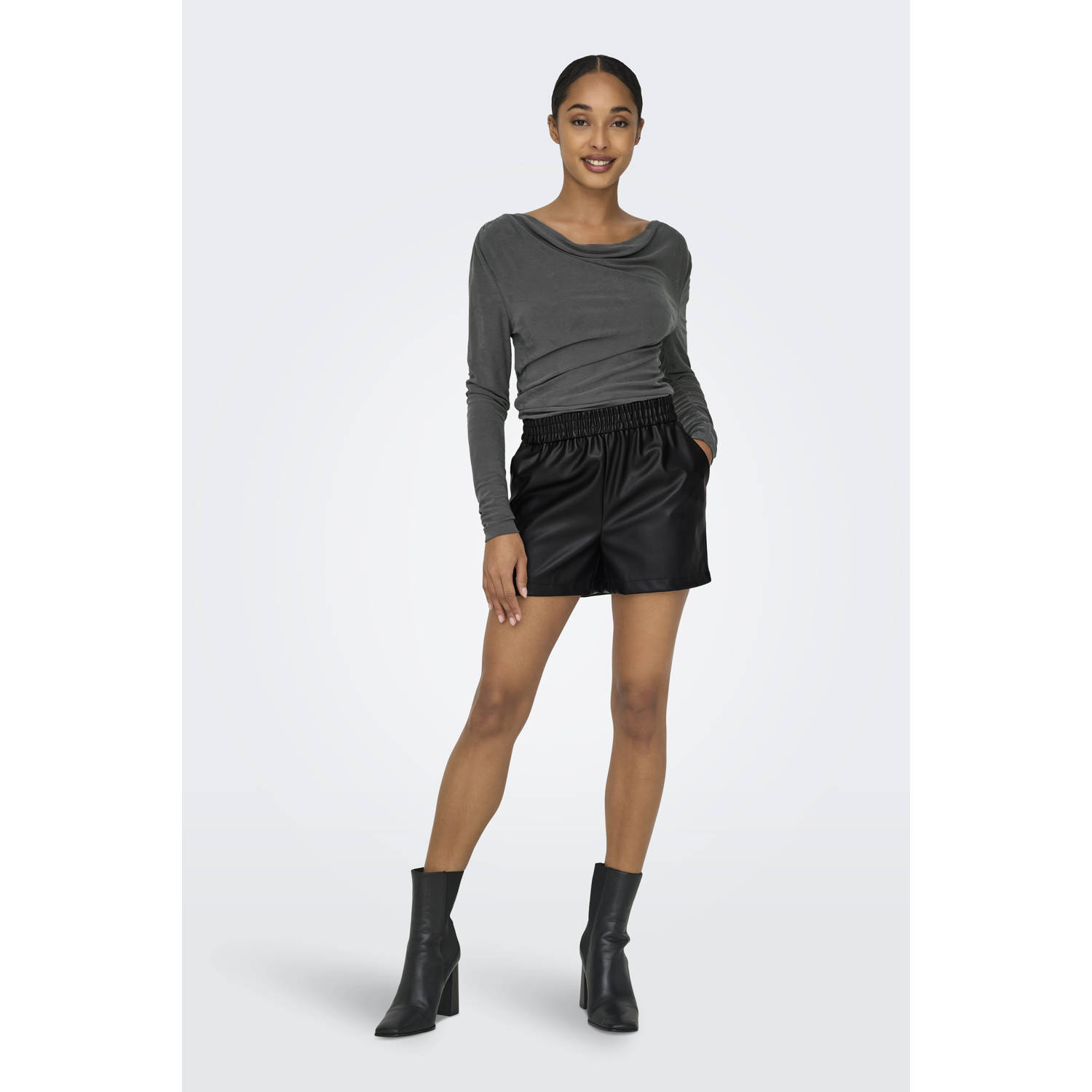 JDY imitatieleren straight fit short ALAIA zwart