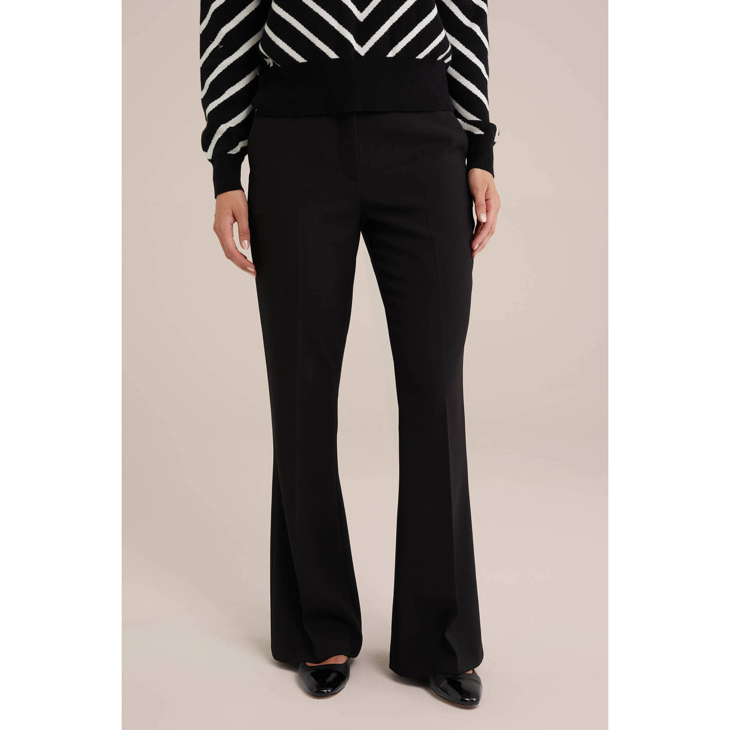 WE Fashion flared fit pantalon zwart