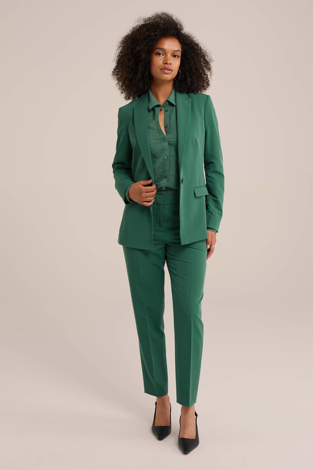 Donkergroene dames WE Fashion tapered fit pantalon van polyester met regular waist, rits, haak- en knoopsluiting en effen