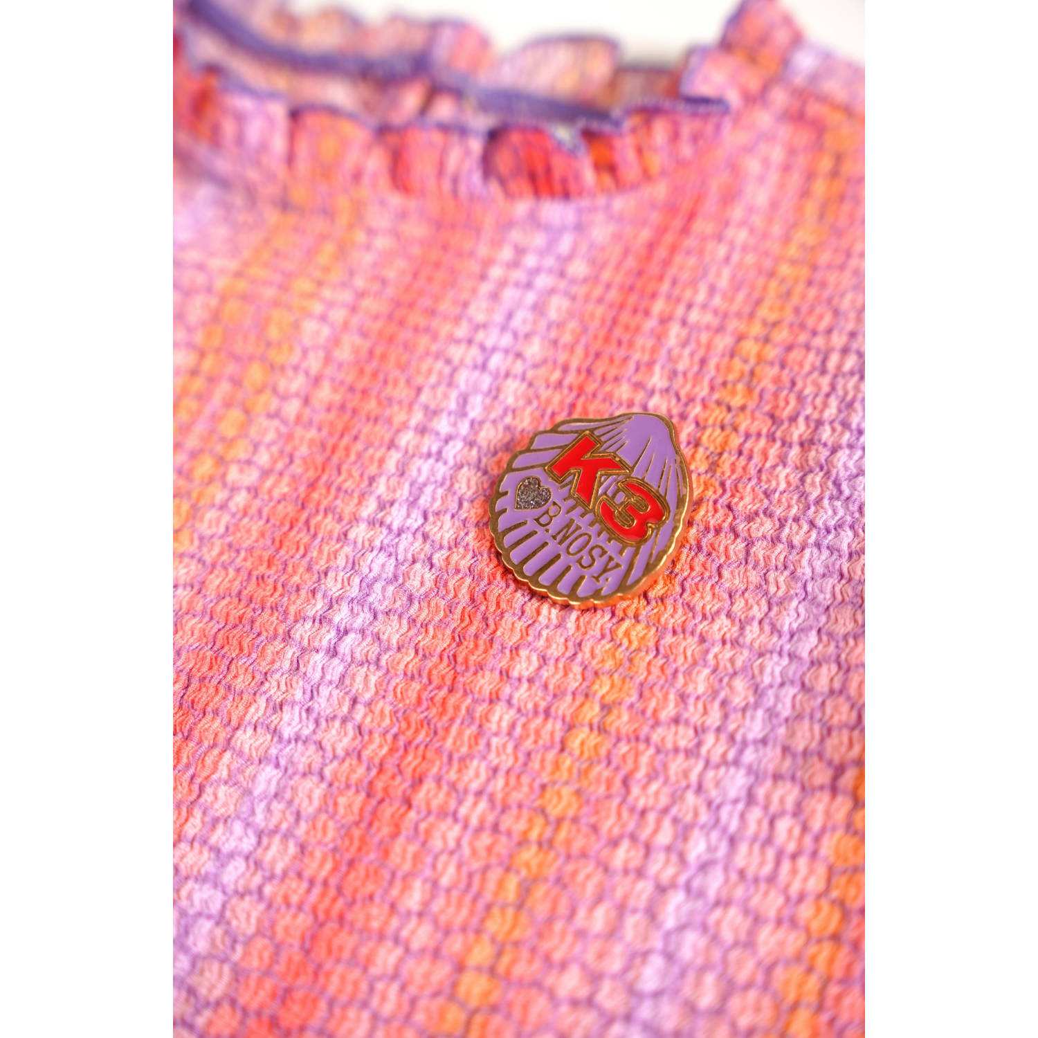 B.Nosy x K3 top Billie met all over print en ruches roze perzik lila