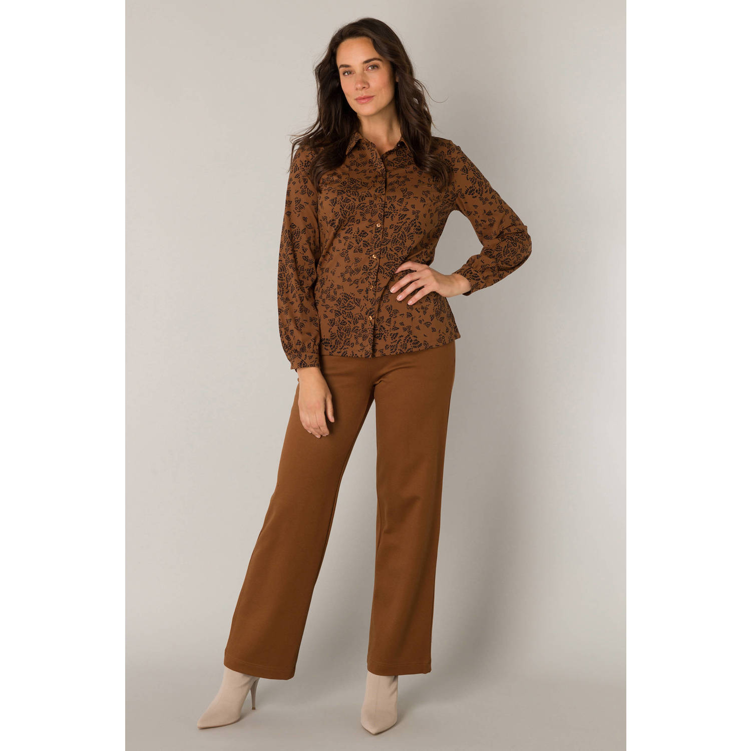Yest blouse met all over print camel bruin
