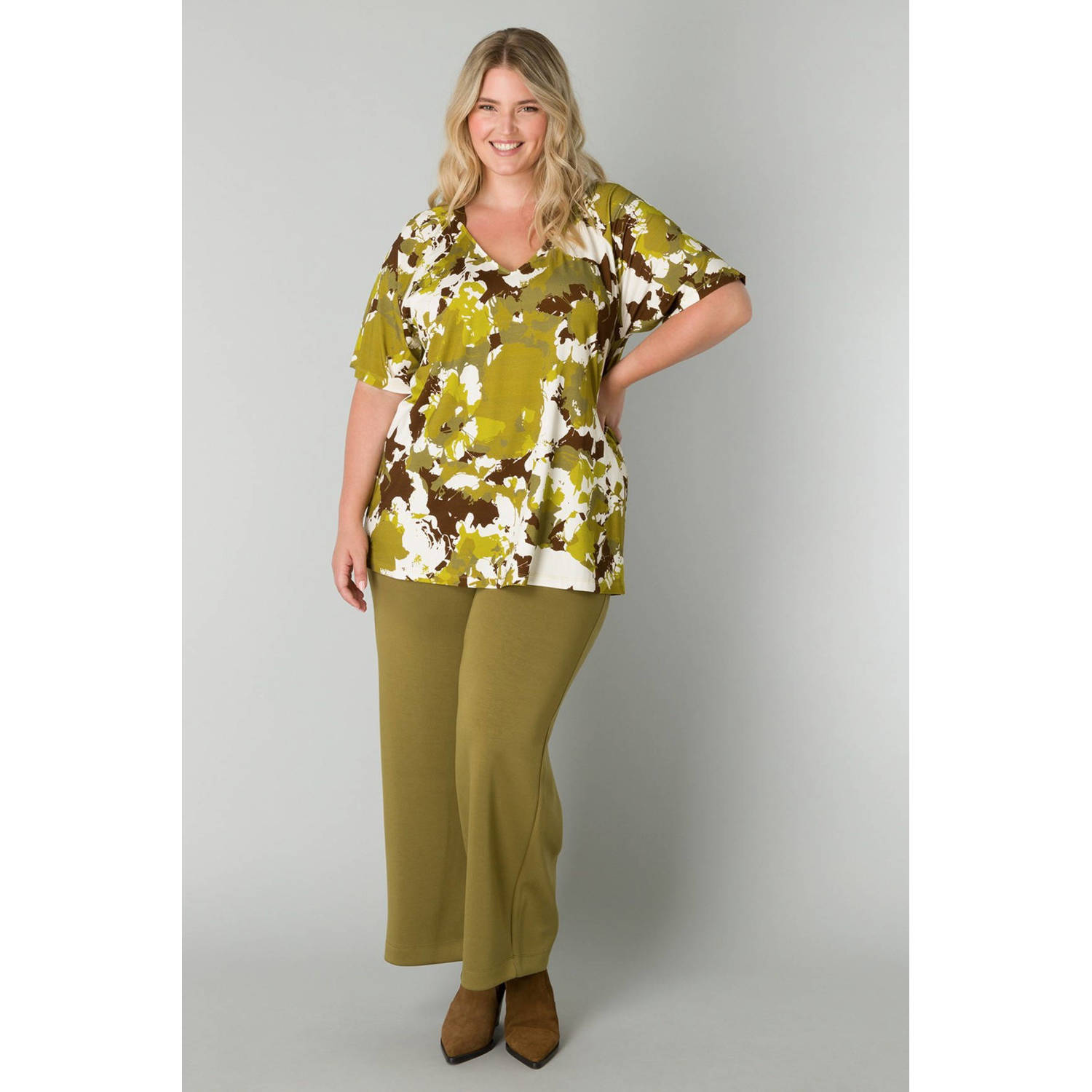 Yesta top met grafische print groen bruin wit