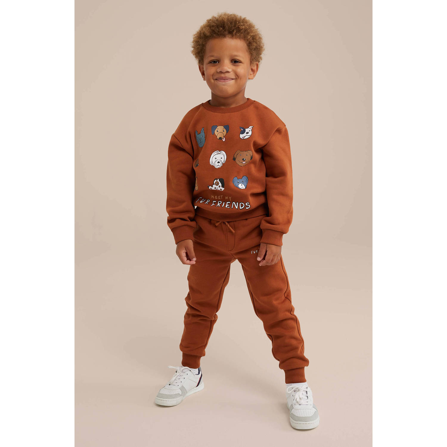 WE Fashion sweater bruin