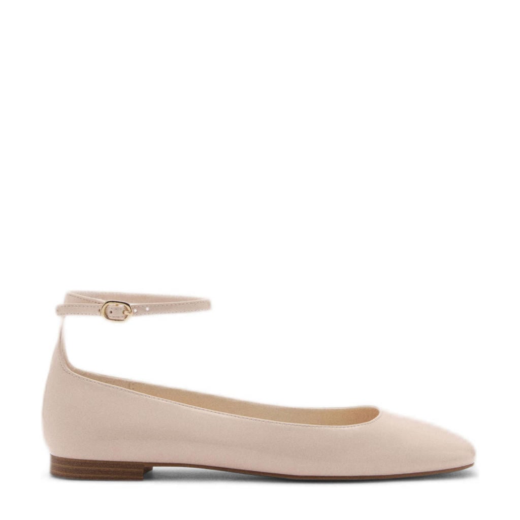 Beige dames Mango ballerina's van 100% polyurethaan. voering: 80% polyurethaan, 20% polyester.inlegzooltje: 100% polyurethaan. zool: met gesp en effen