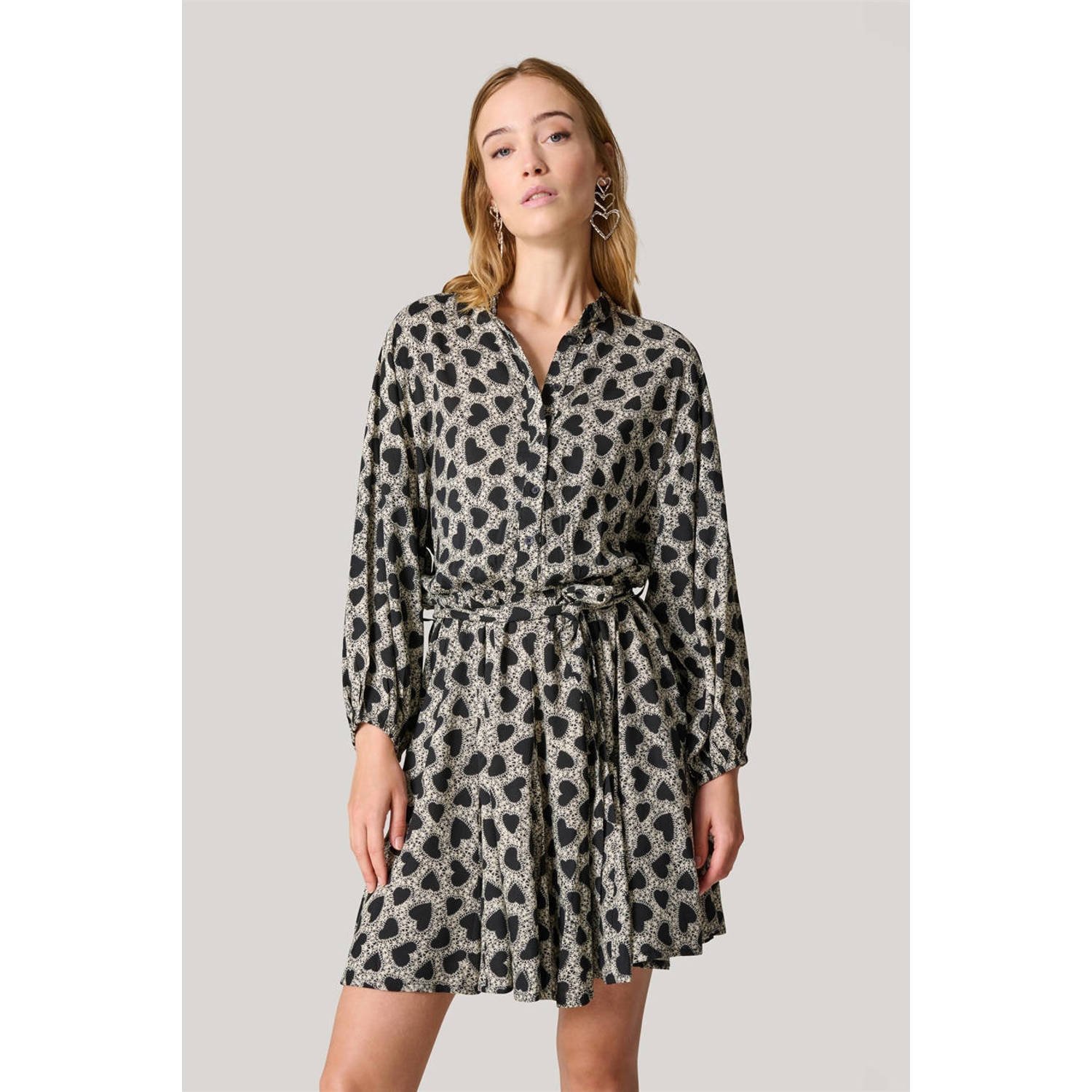 Shoeby jurk met hartjes en ceintuur zwart zand