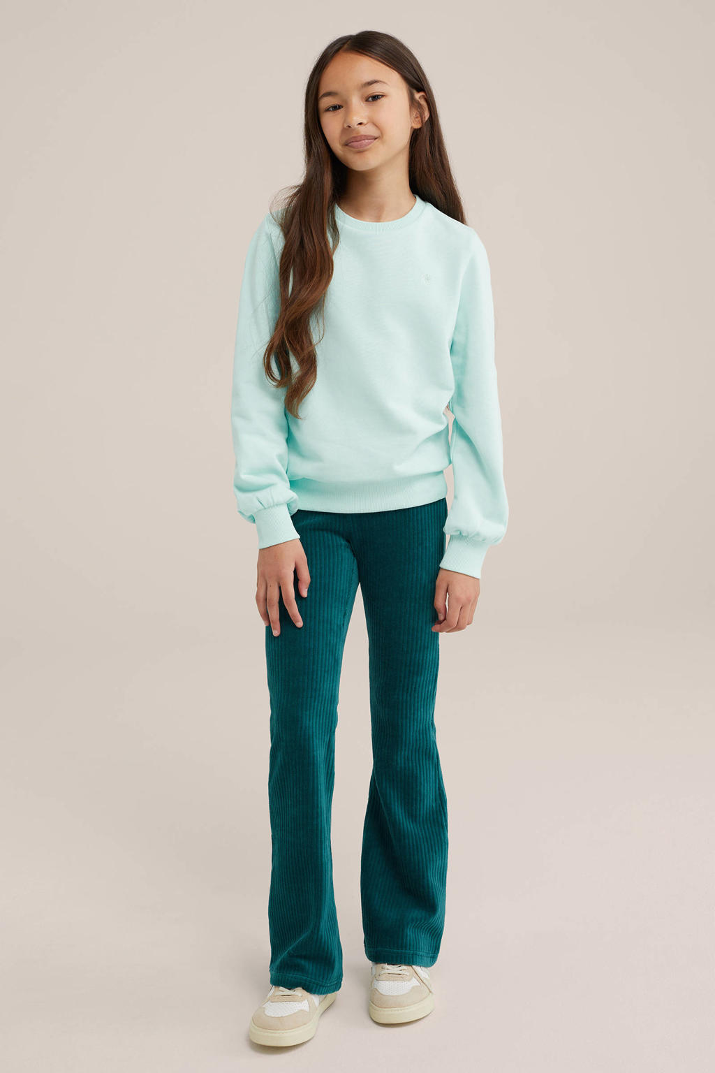Donkergroene meisjes WE Fashion velours flared broek van corduroy met regular waist, elastische tailleband en effen
