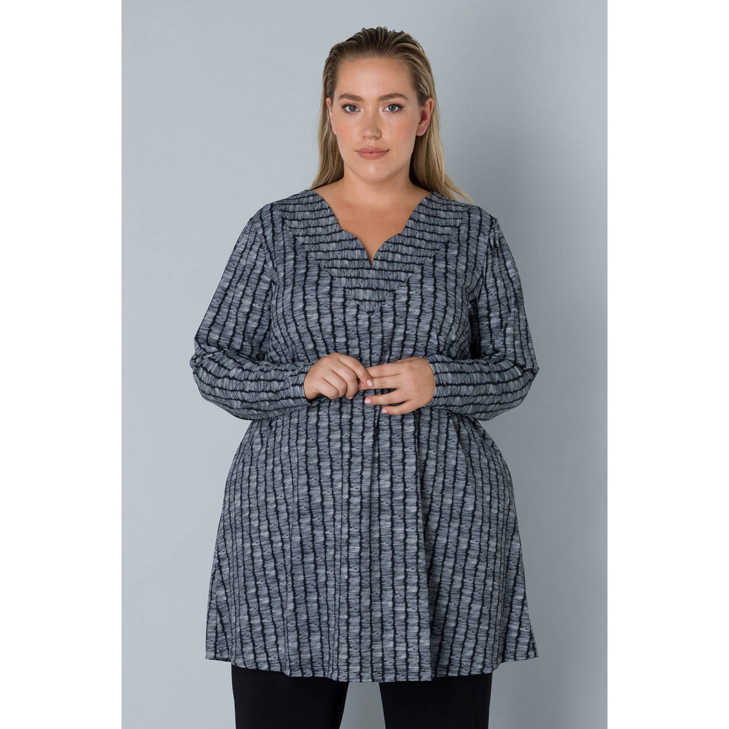 Colletta top met all over print zwart ecru