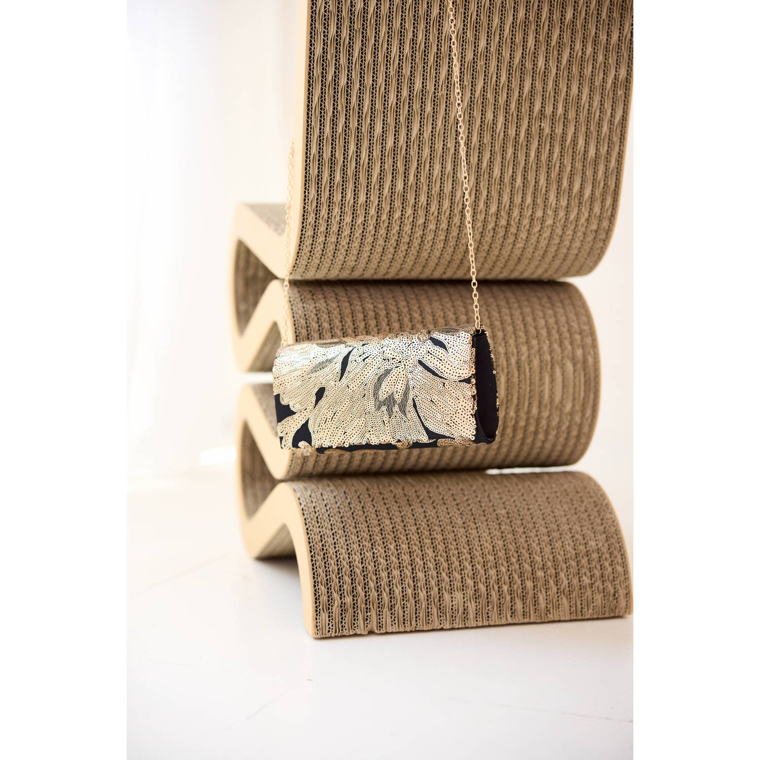 Bulaggi clutch met pailletten Flower zwart goudkleurig