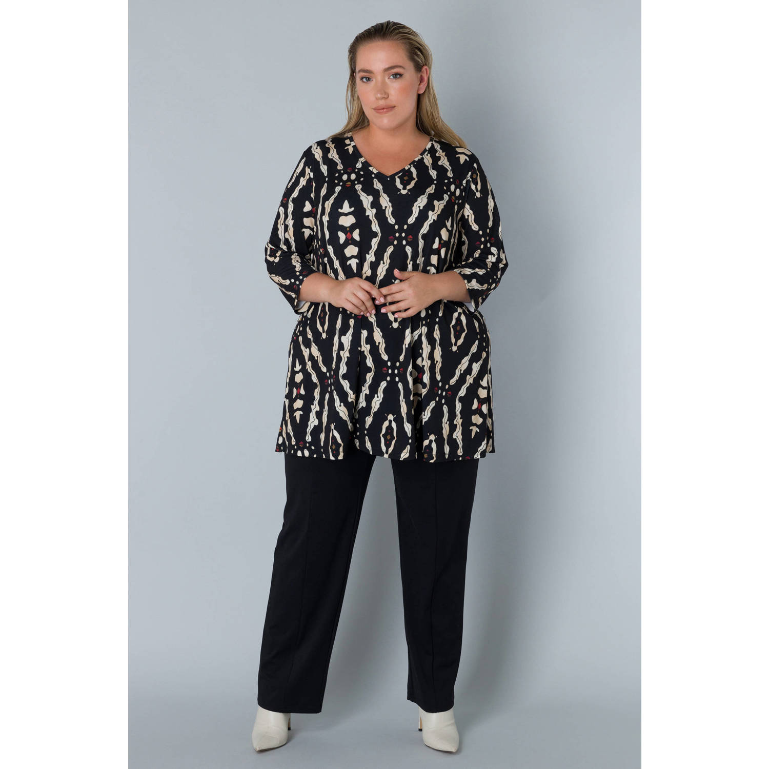 Colletta top met all over print zwart beige rood