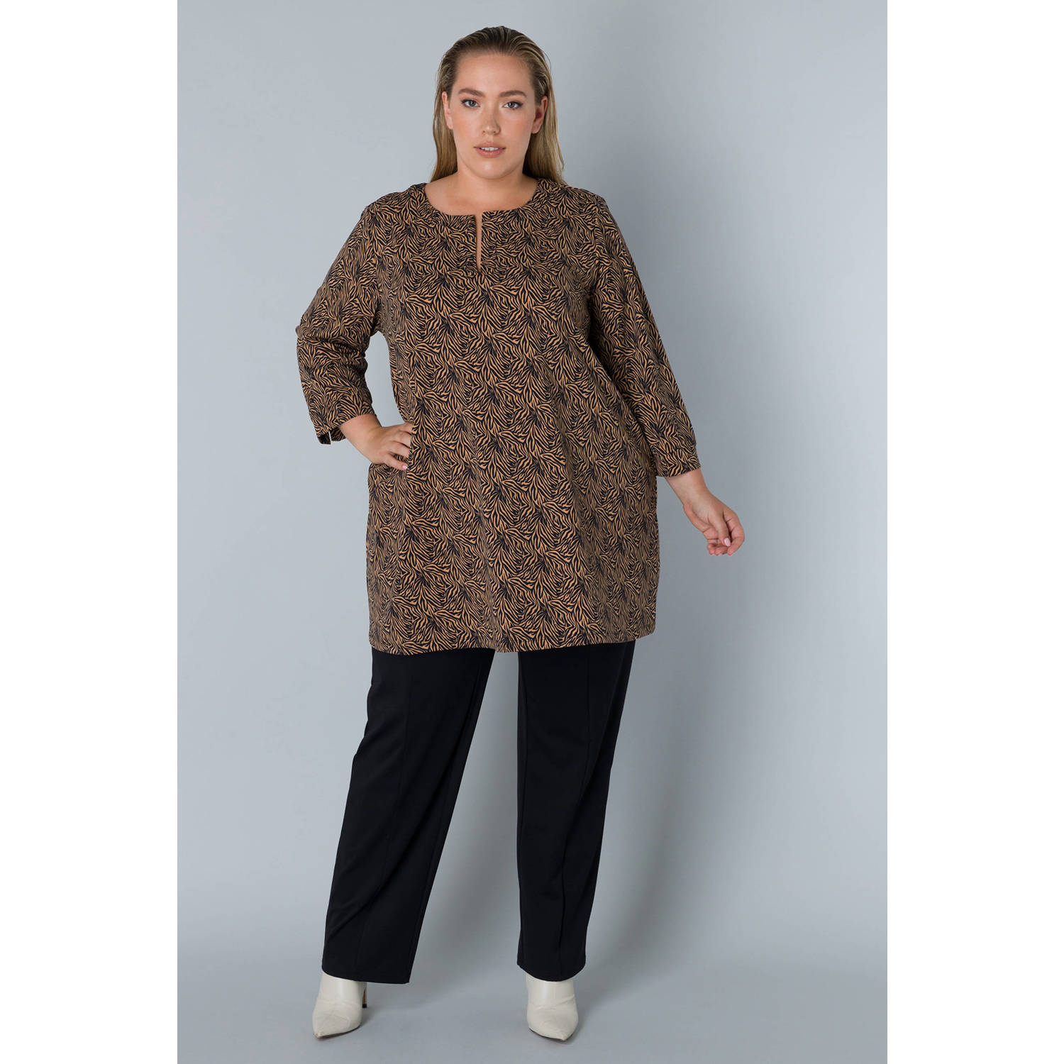 Colletta top met all over print bruin zwart