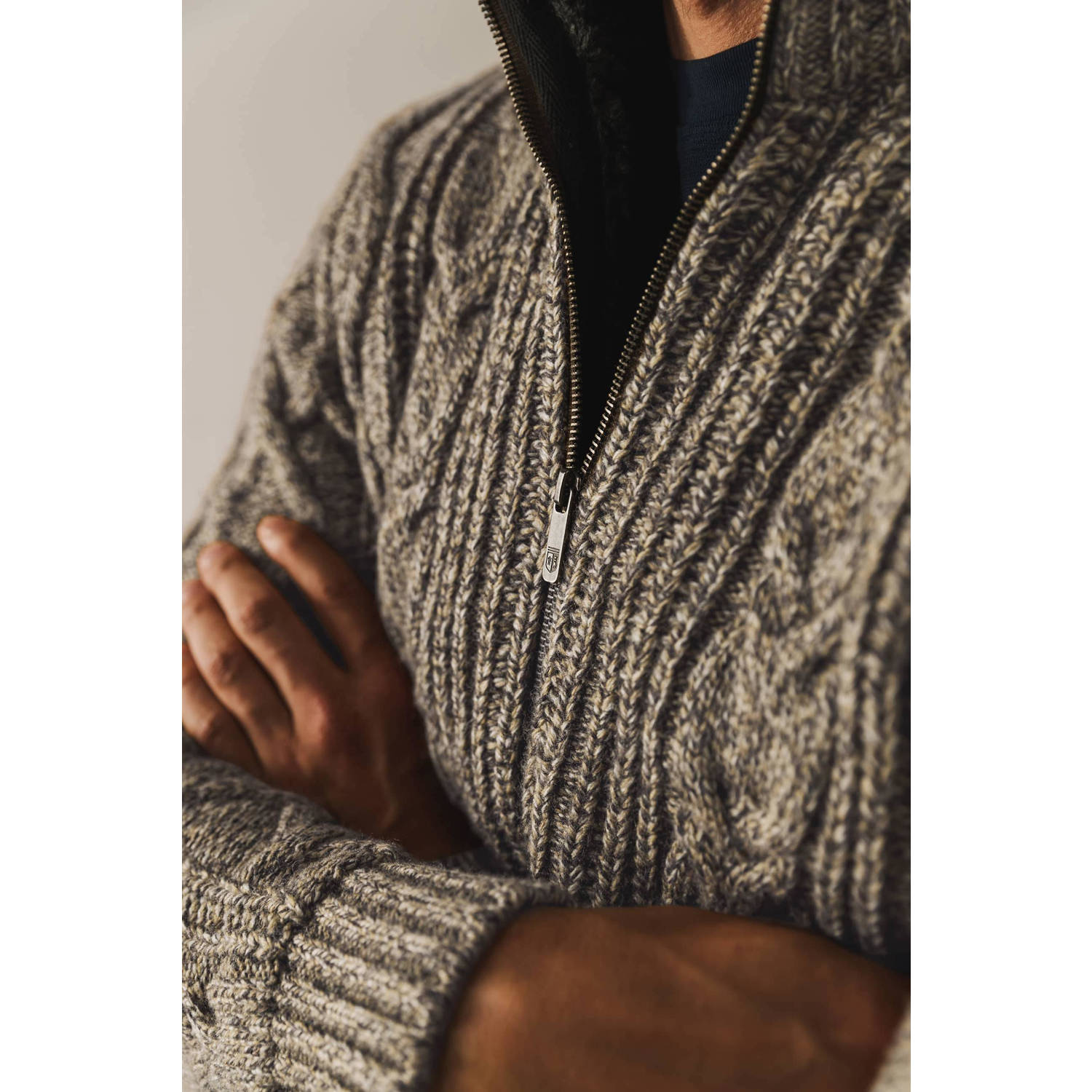 State of Art grofgebreid vest met wol en ingebreid patroon beige