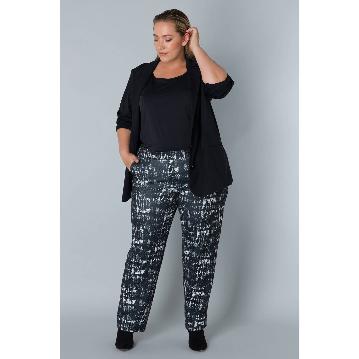 Colletta slim fit broek met all over print zwart wit