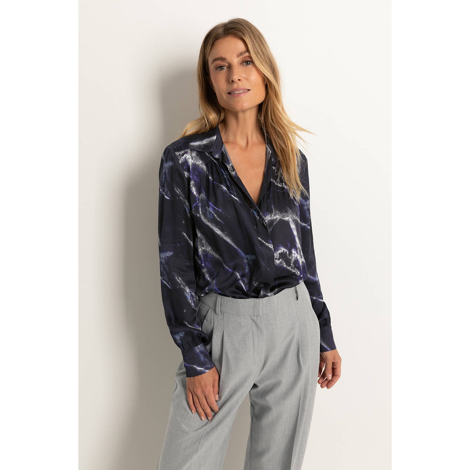 Claudia Sträter blouse met all over print zwart blauw wit