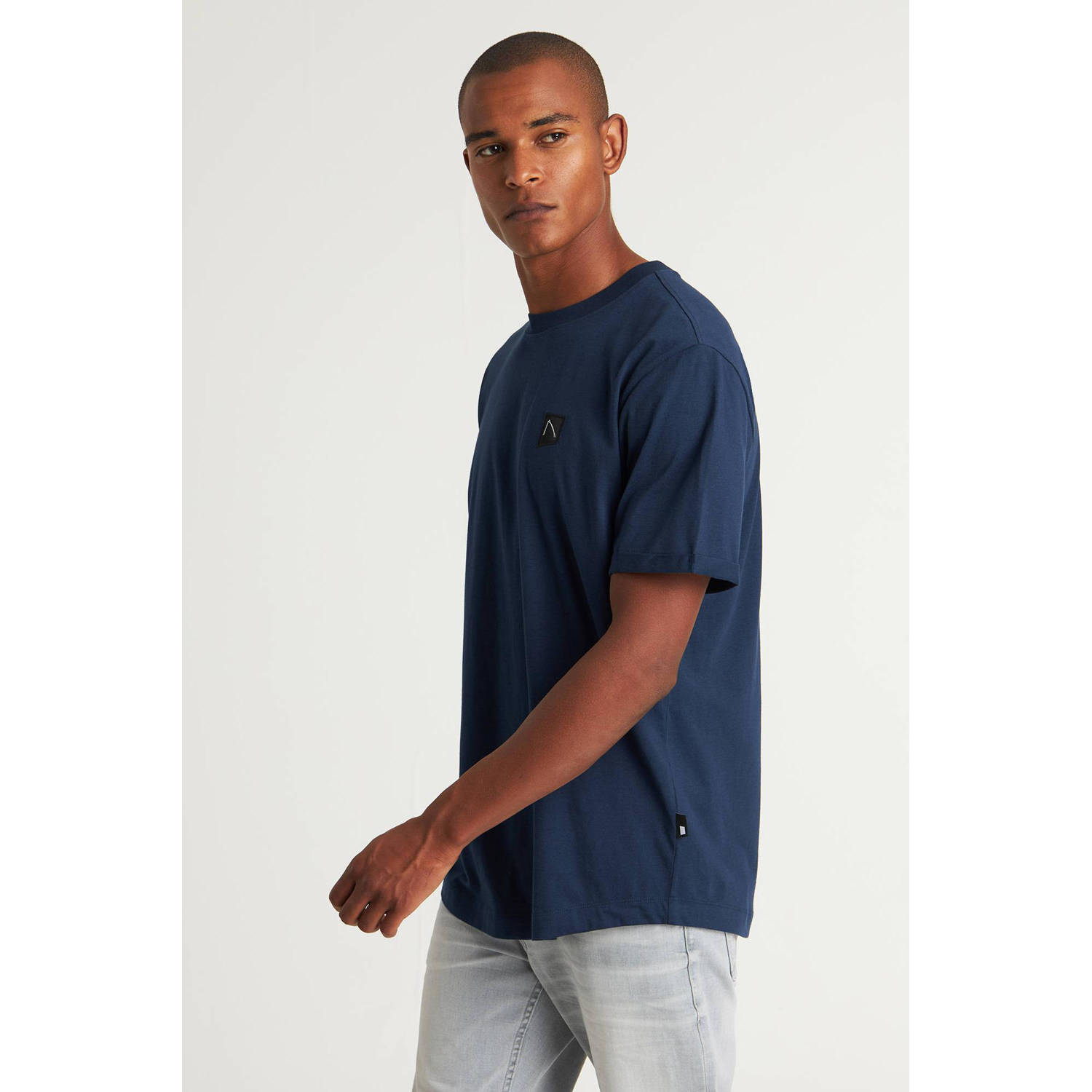 CHASIN' T-shirt Bro met logo donkerblauw