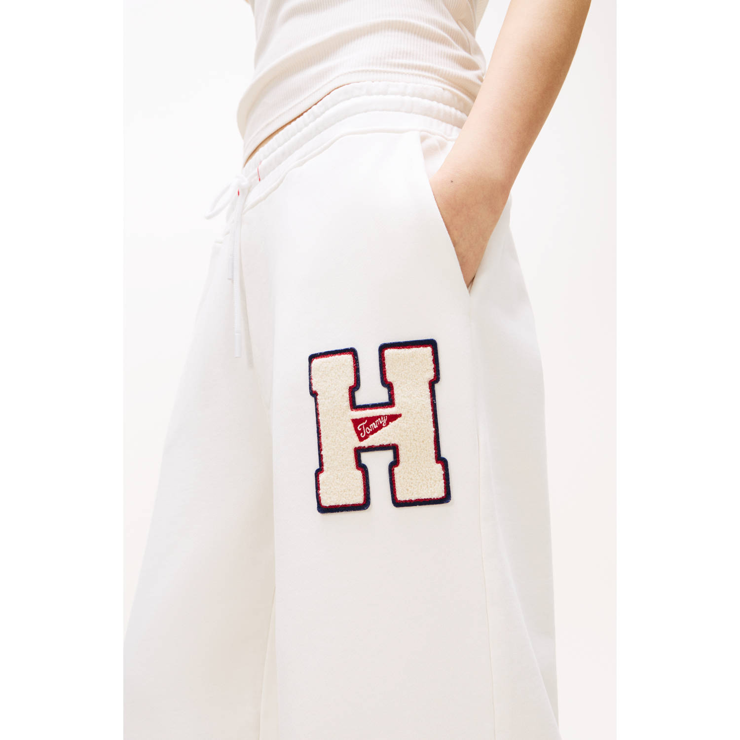 Tommy Jeans wide leg regular waist joggingbroek ecru
