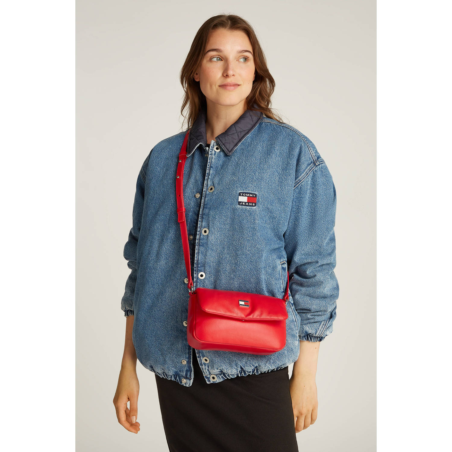 Tommy Jeans crossbody tas TJW Pillow rood