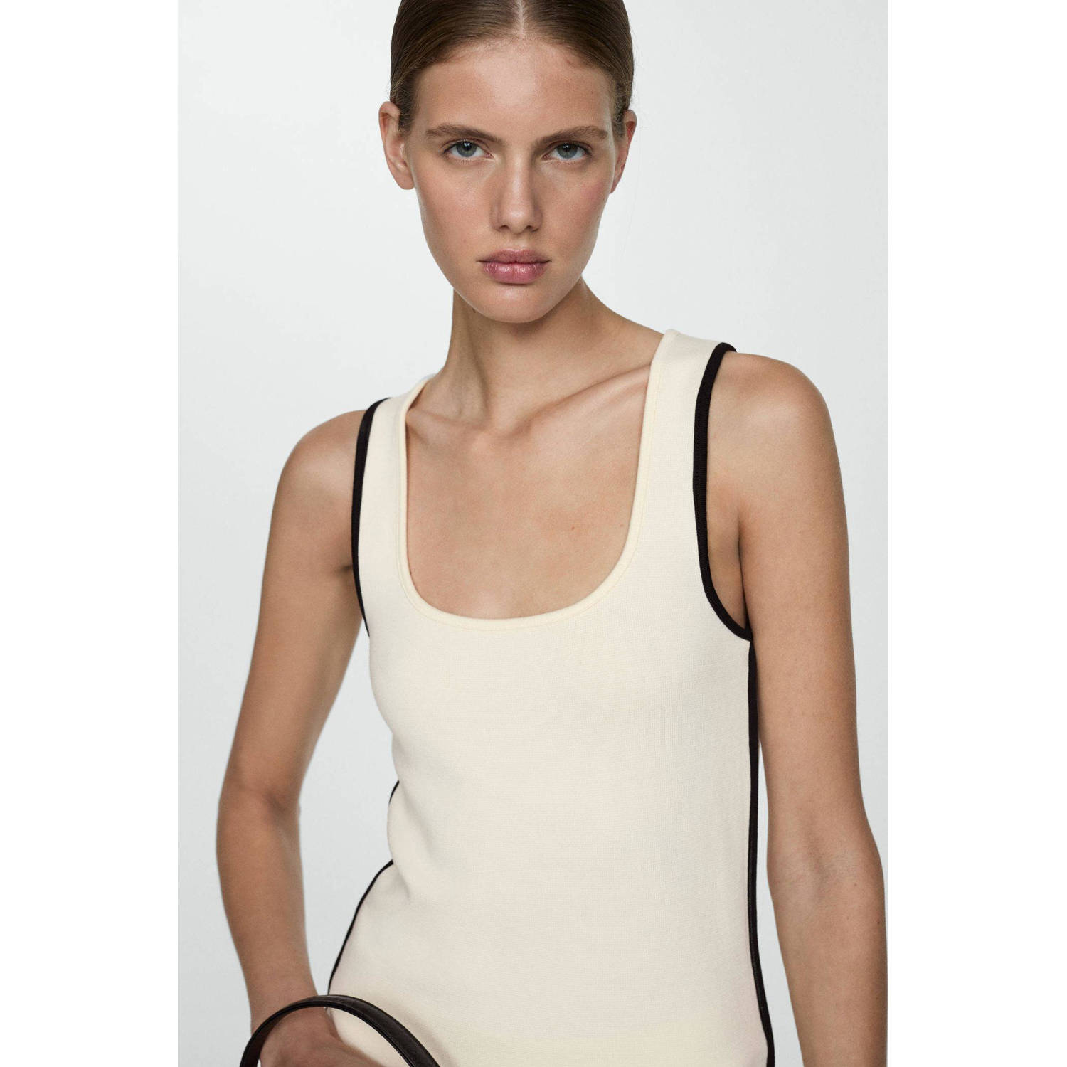 Mango top met contrastbies beige zwart