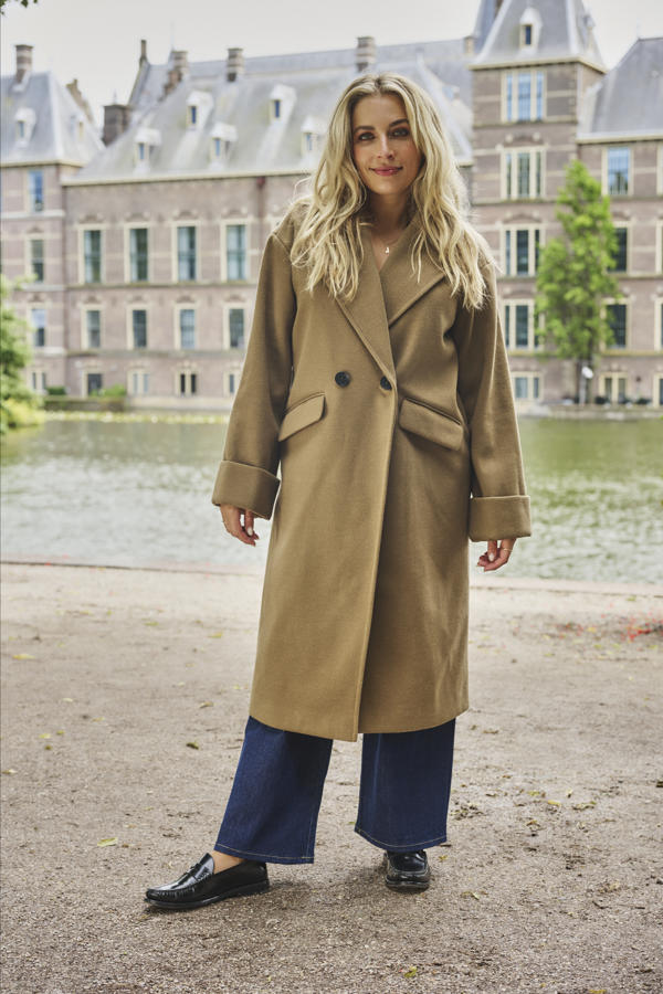 De 7 mooiste leren jassen voor dames volgens JAN's moderedacteuren De 7 mooiste leren jassen voor dames volgens JAN's moderedacteuren