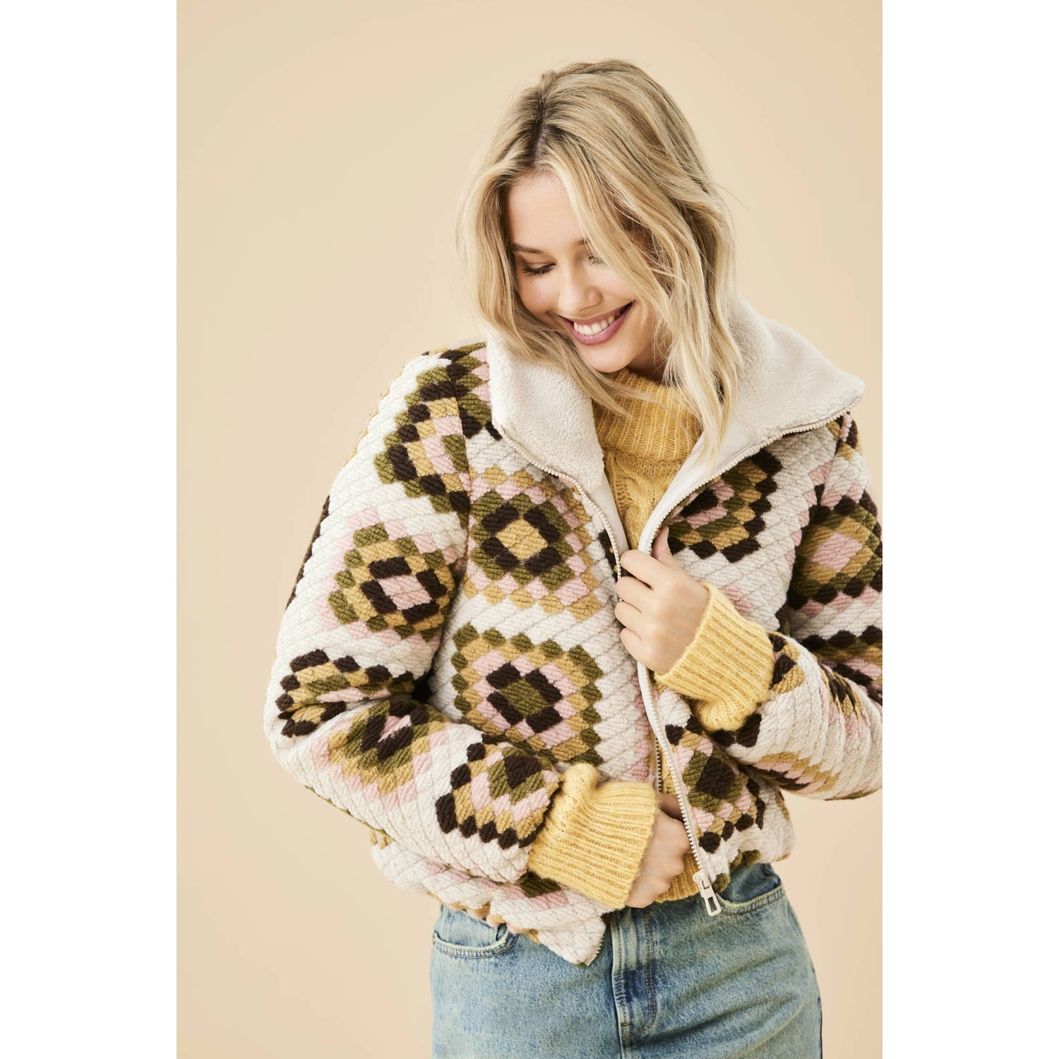 ONLY jasje ONLVIBBE met all over print ecru groen lichtroze