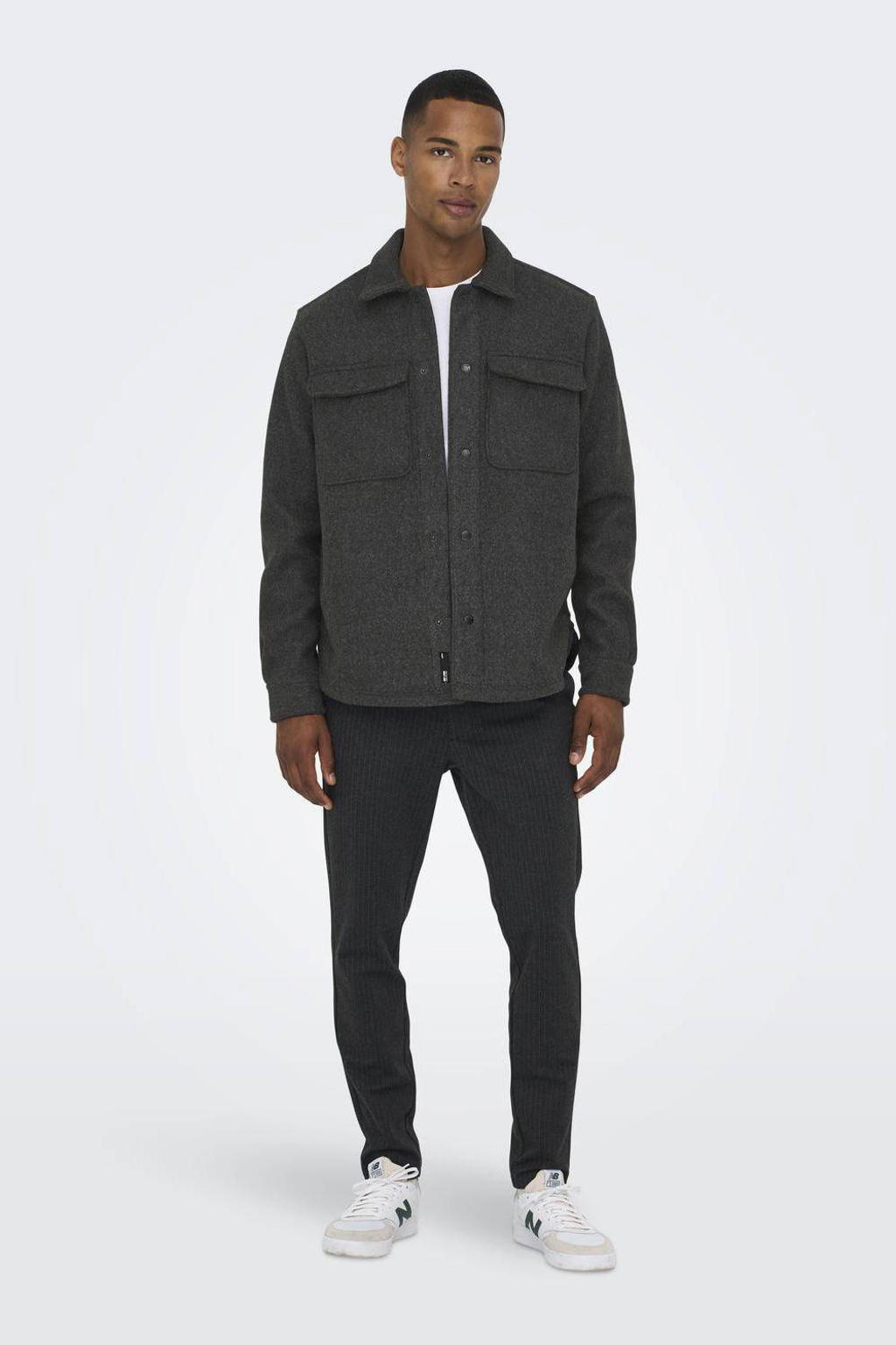 Grijze heren ONLY & SONS oversized overshirt met effen, lange mouwen, klassieke kraag en drukknoopsluiting