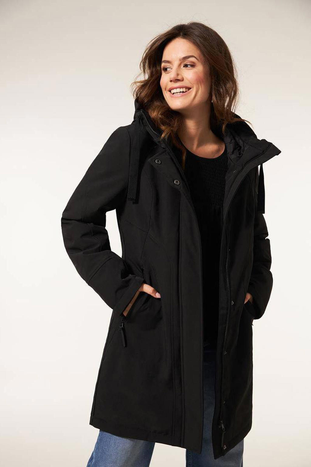 Zwarte dames Miss Etam softshell jas Wanda van polyester met effen, lange mouwen, capuchon en rits- en drukknoopsluiting
