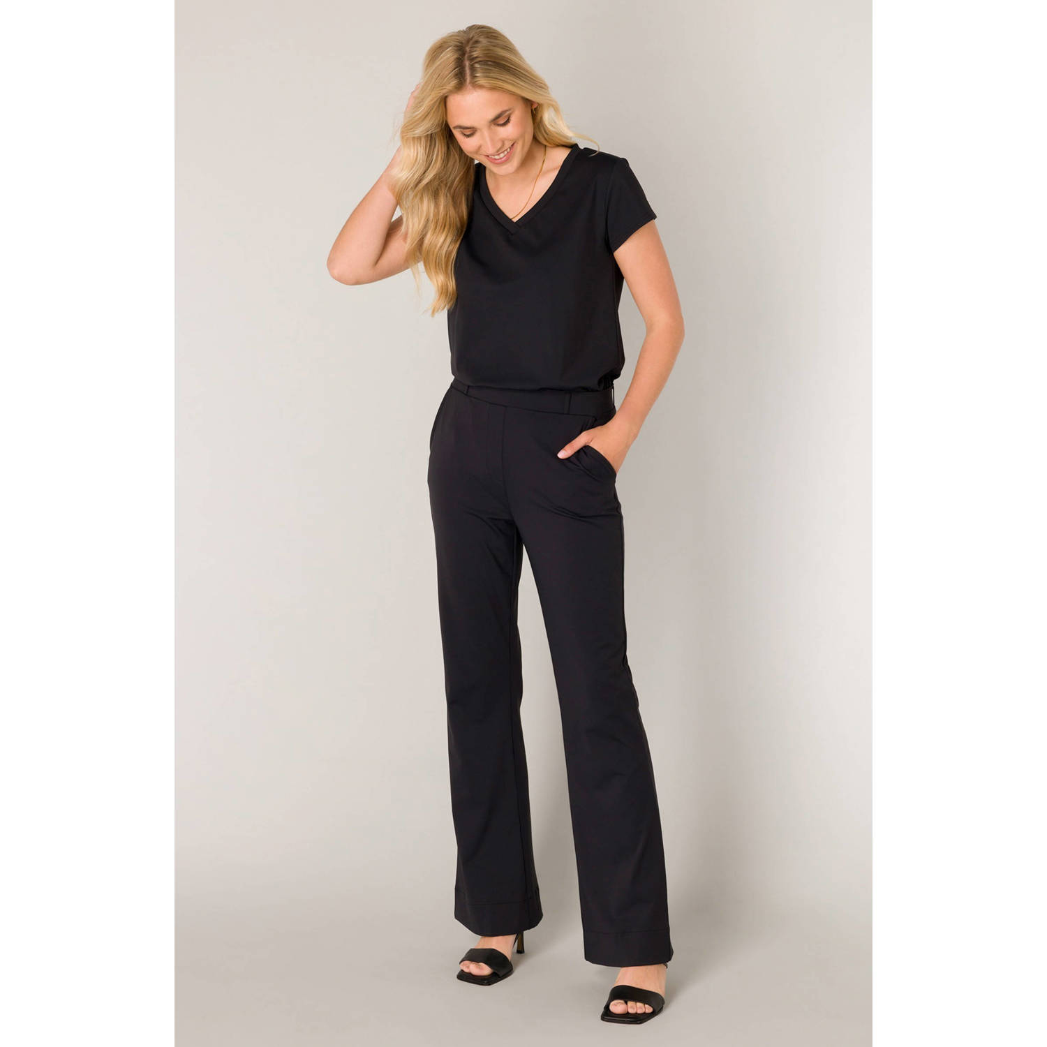 Base Level regular waist flared broek zwart