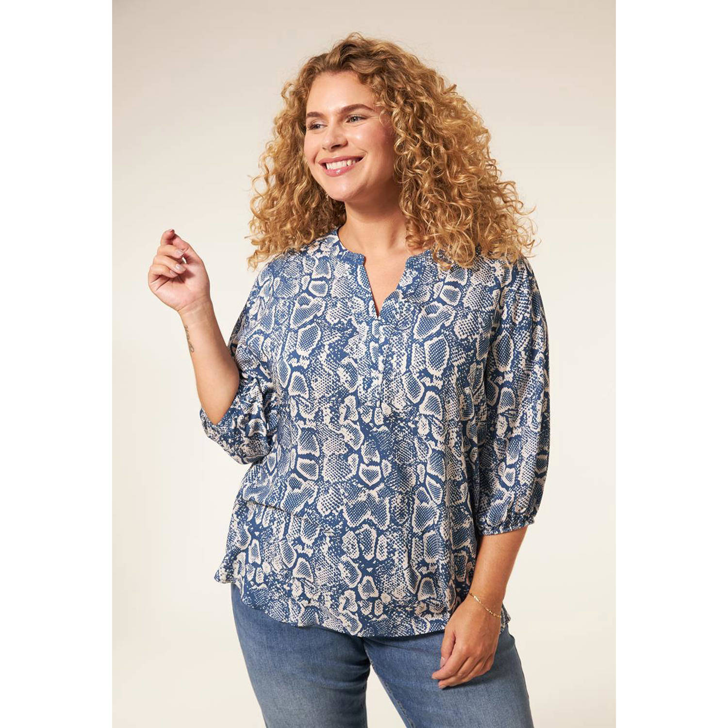 Miss Etam Plus top Alexa met dierenprint blauw wit