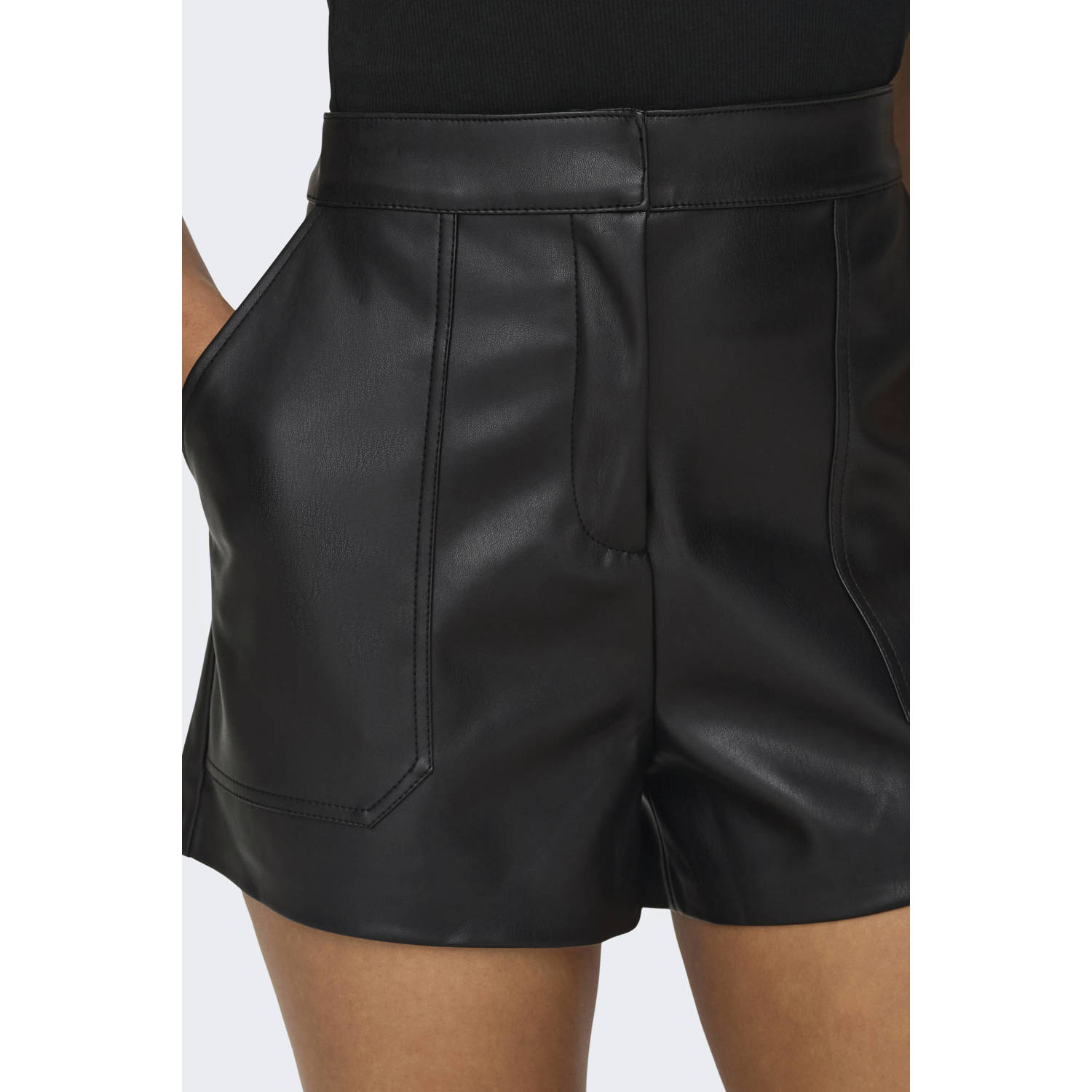 ONLY coated regular fit short ONLTRICIA zwart