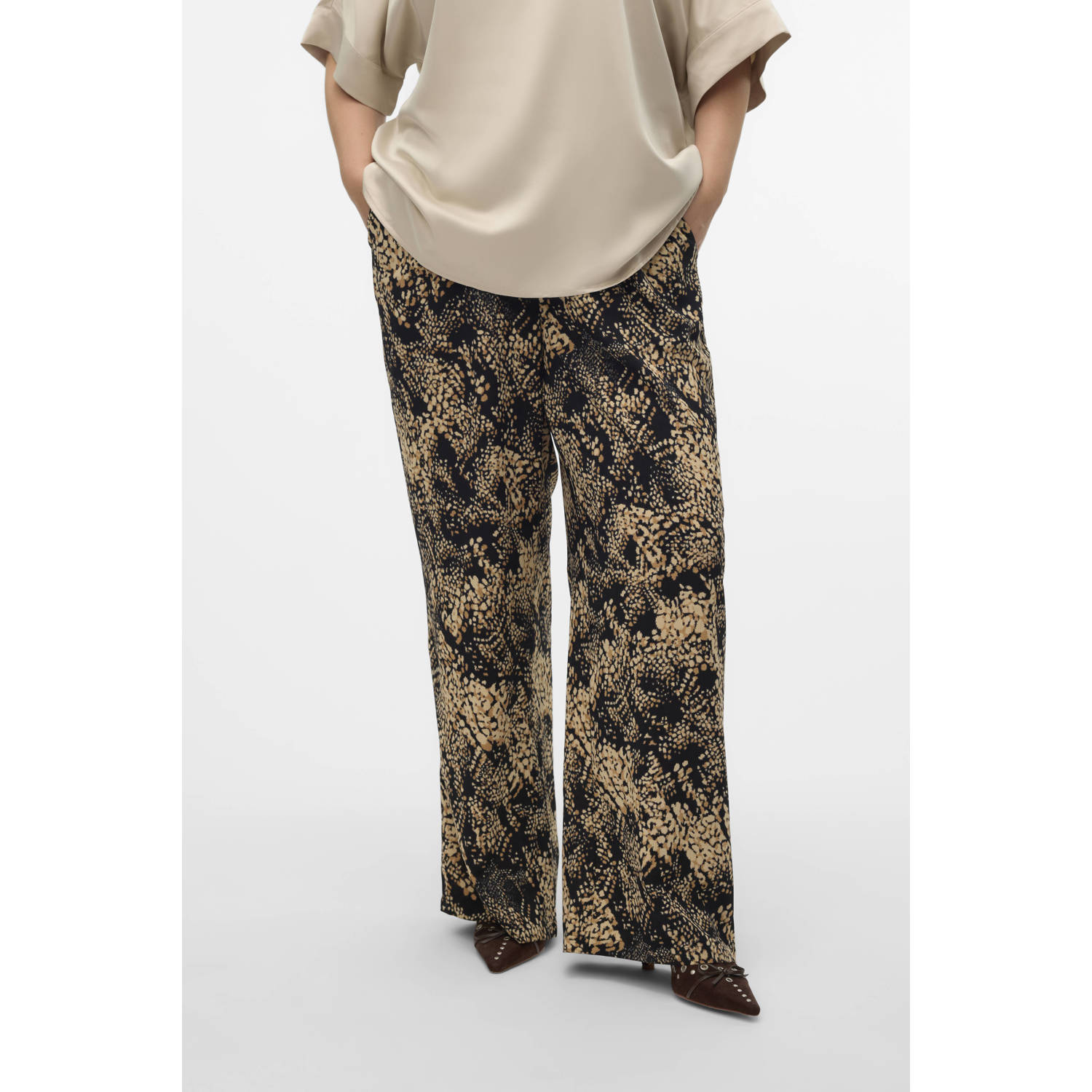 VERO MODA CURVE high waist wide leg broek VMCOFREYA met all over print bruin zwart