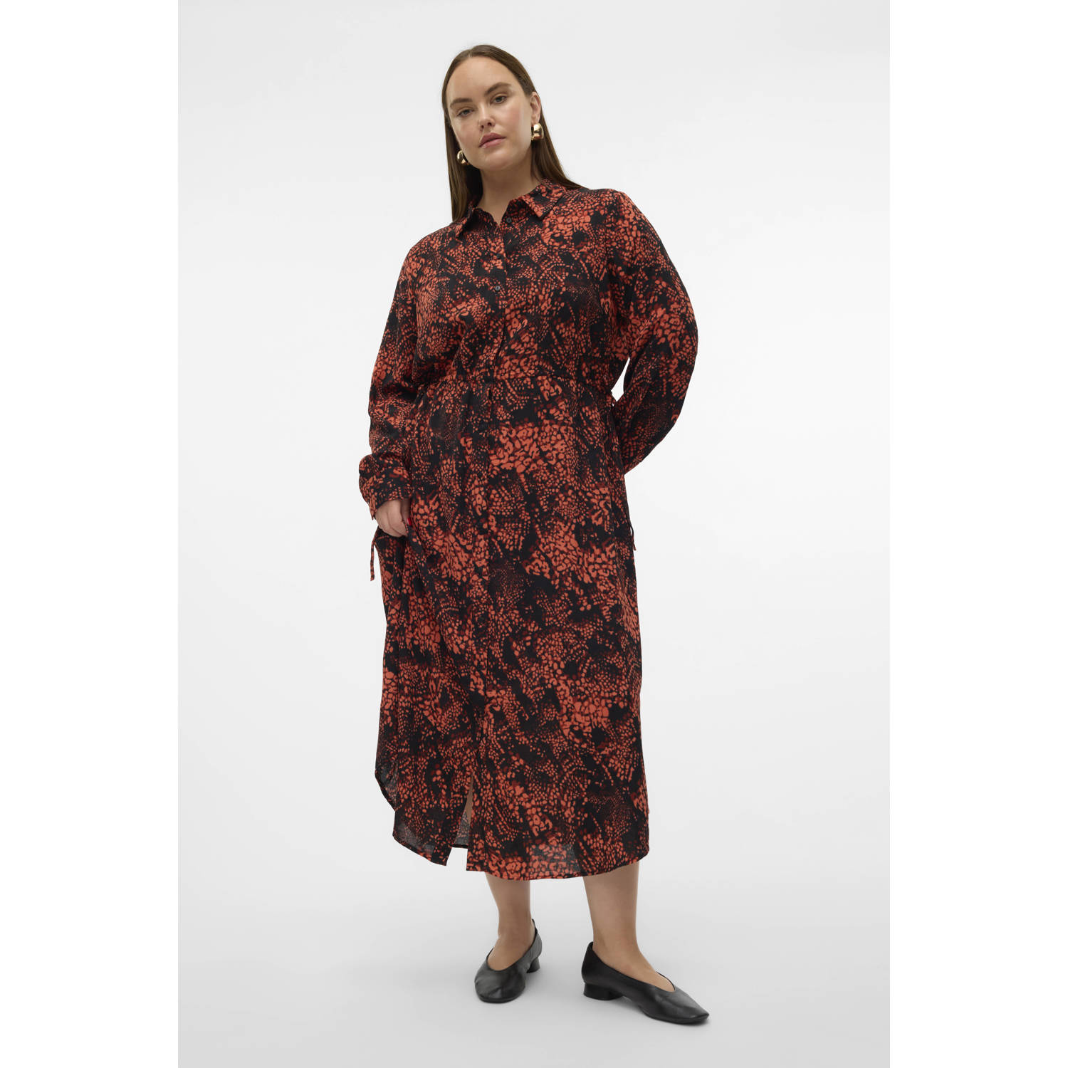 VERO MODA CURVE maxi blousejurk VMCOFREYA met all over print en ceintuur roodbruin zwart