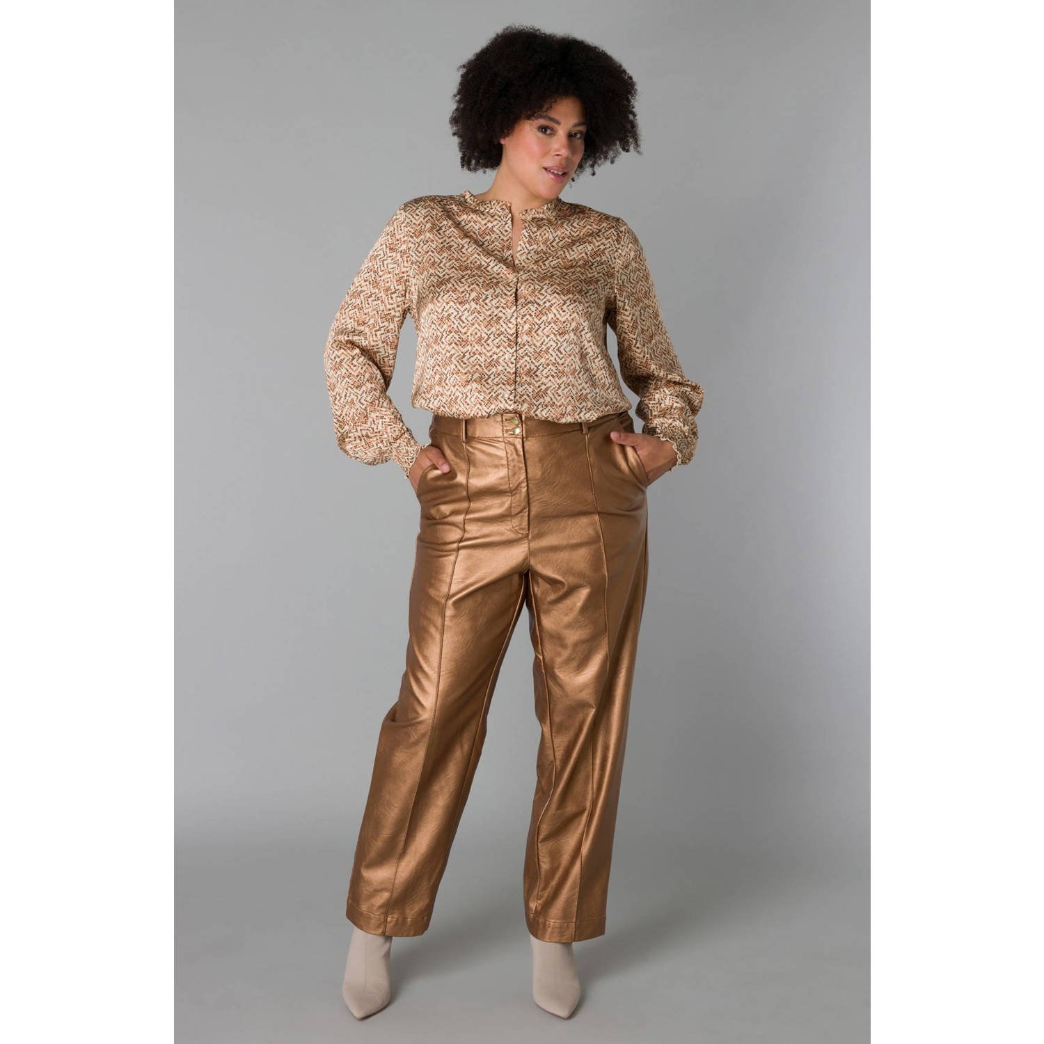 Yesta coated straight fit broek goud