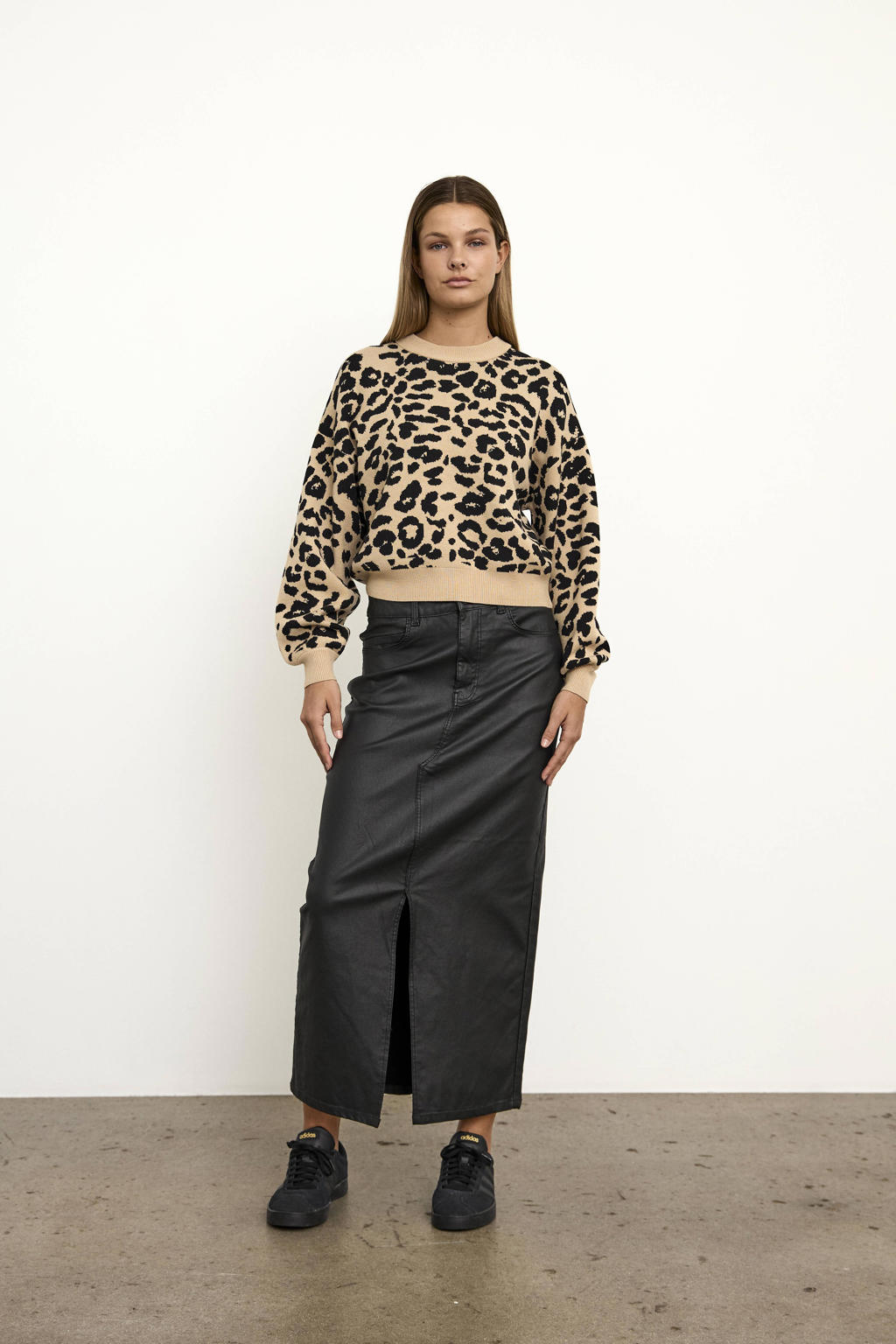 Zwarte dames NOISY MAY midi rok gemaakt van viscose en met rits- en knoopsluiting