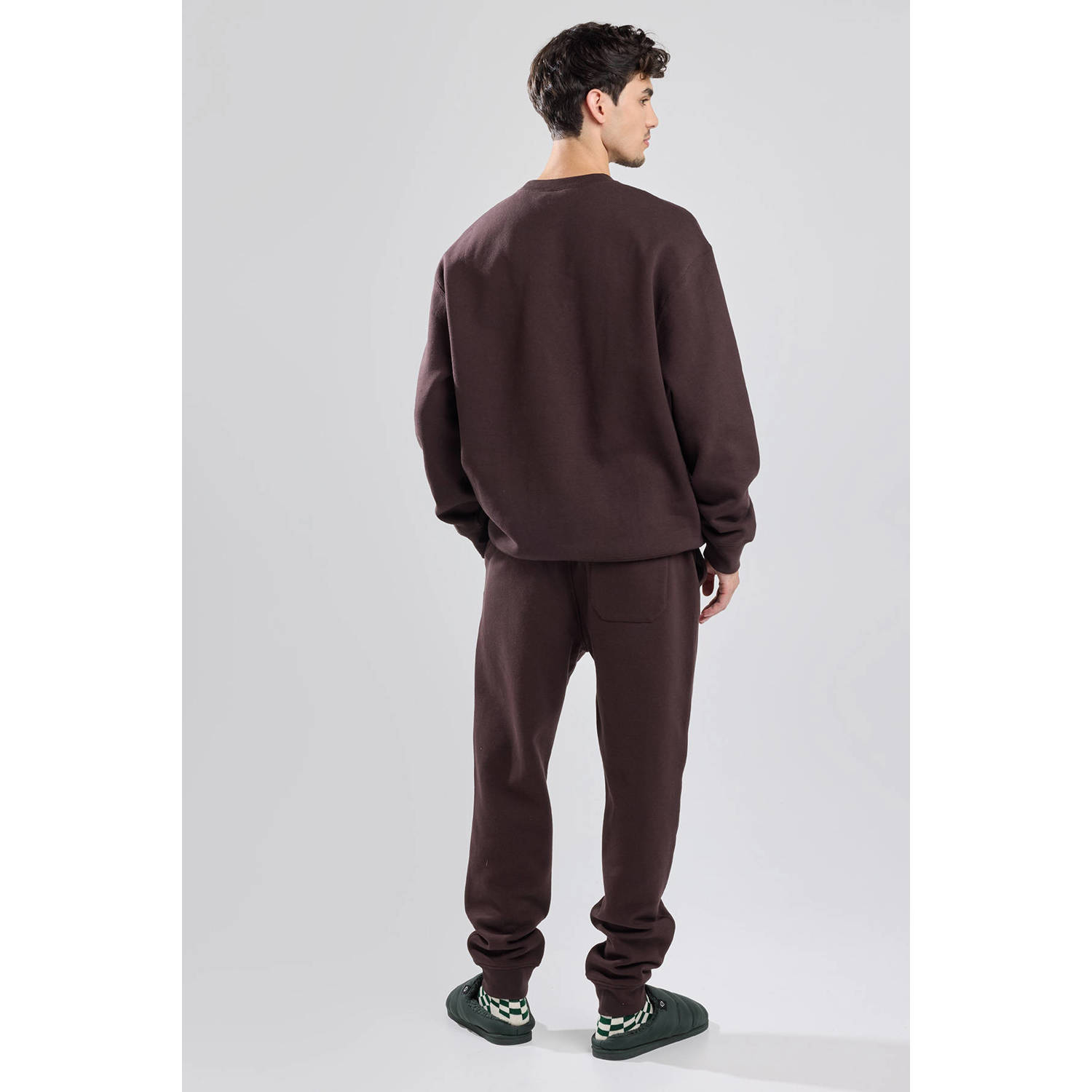 America Today sweater bruin