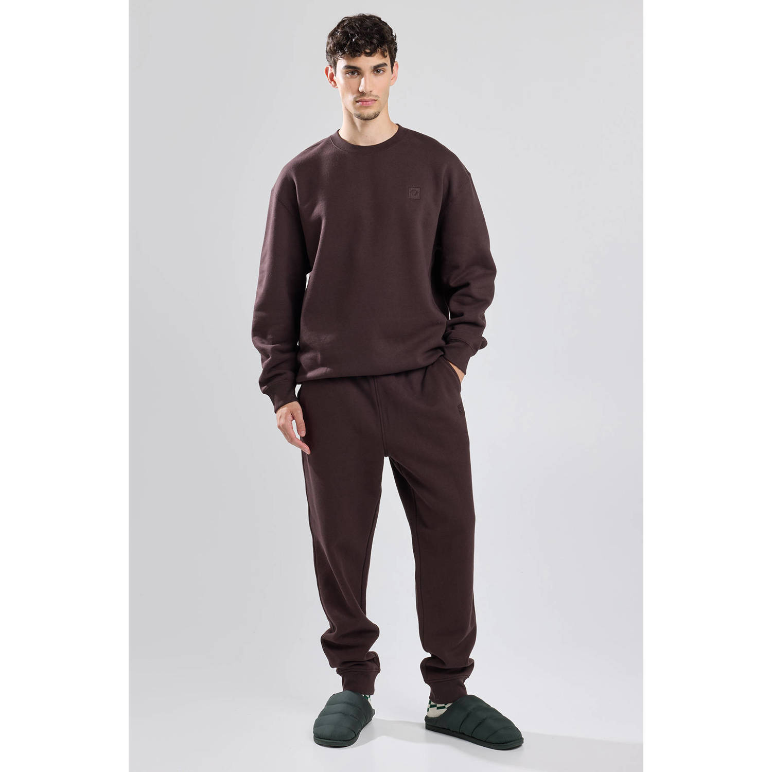 America Today sweater bruin