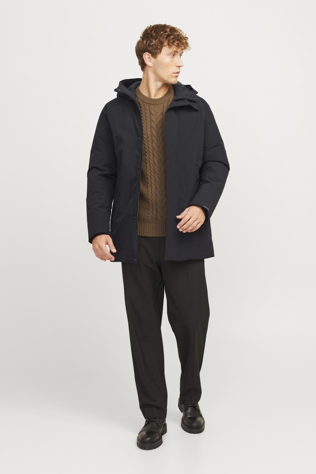 Zwarte heren JACK & JONES ESSENTIALS gewatteerde winterjas van polyester met effen, lange mouwen, capuchon en ritssluiting