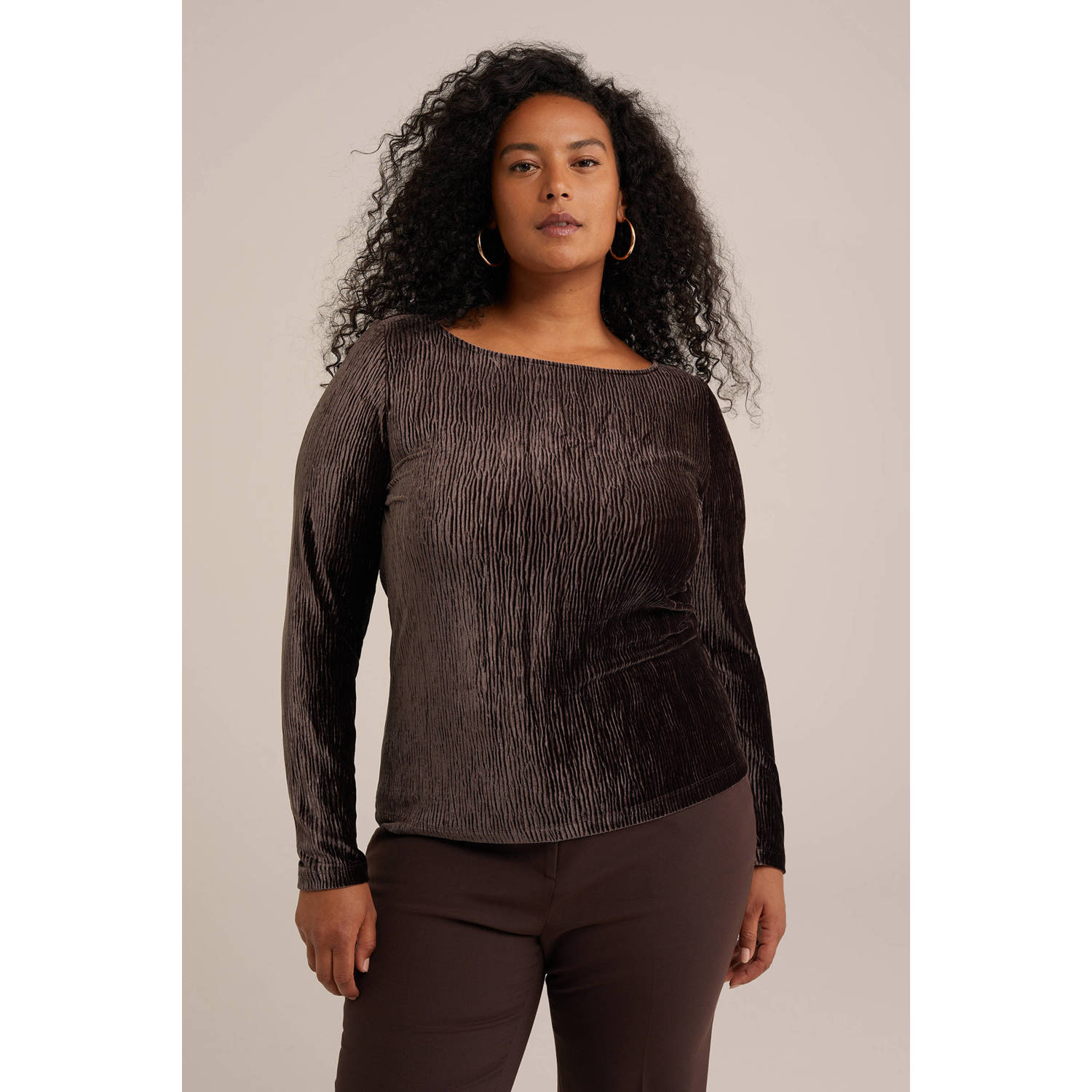 WE Fashion Curve fluwelen top donkerbruin