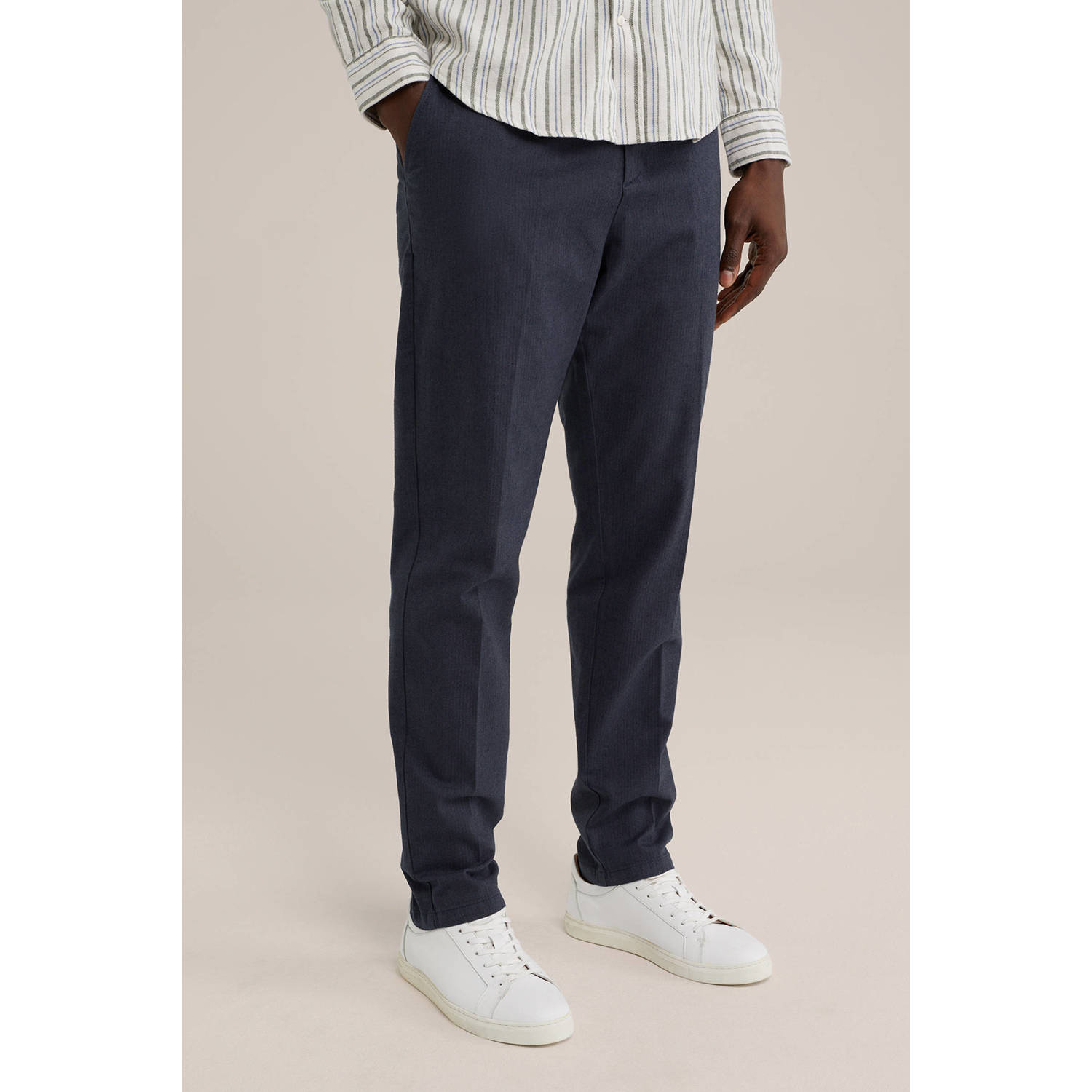 WE Fashion gestreepte tapered fit pantalon donkerblauw