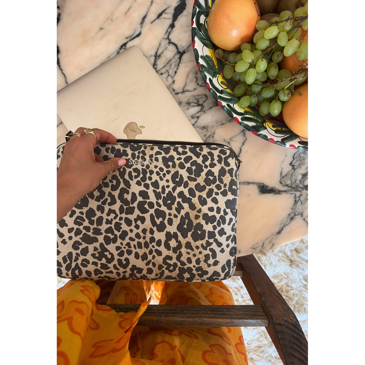 Studio Noos 13 inch laptopsleeve Soft Cotton Leopard beige zwart