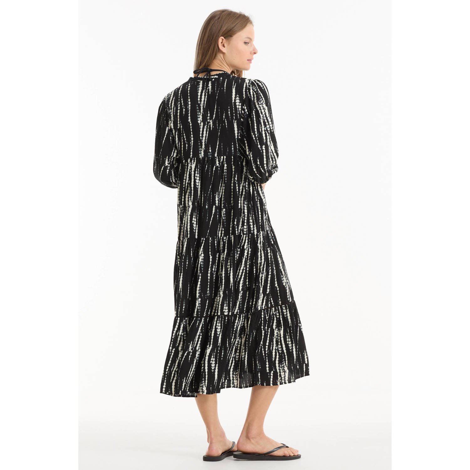 anytime crinkle tie-dye jurk zwart