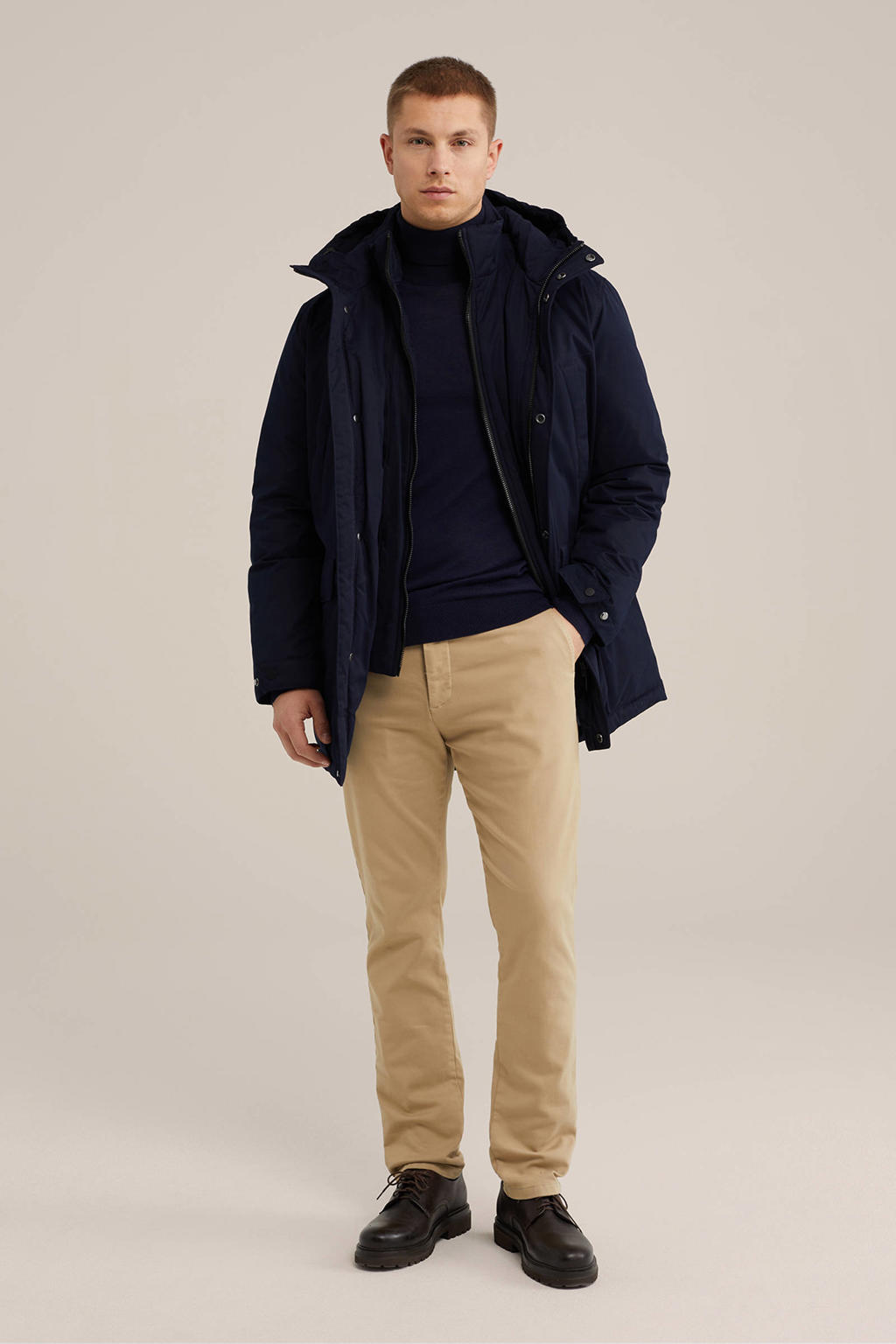 Donkerblauwe heren WE Fashion gewatteerde winterjas van katoen met effen, lange mouwen, capuchon en rits- en knoopsluiting