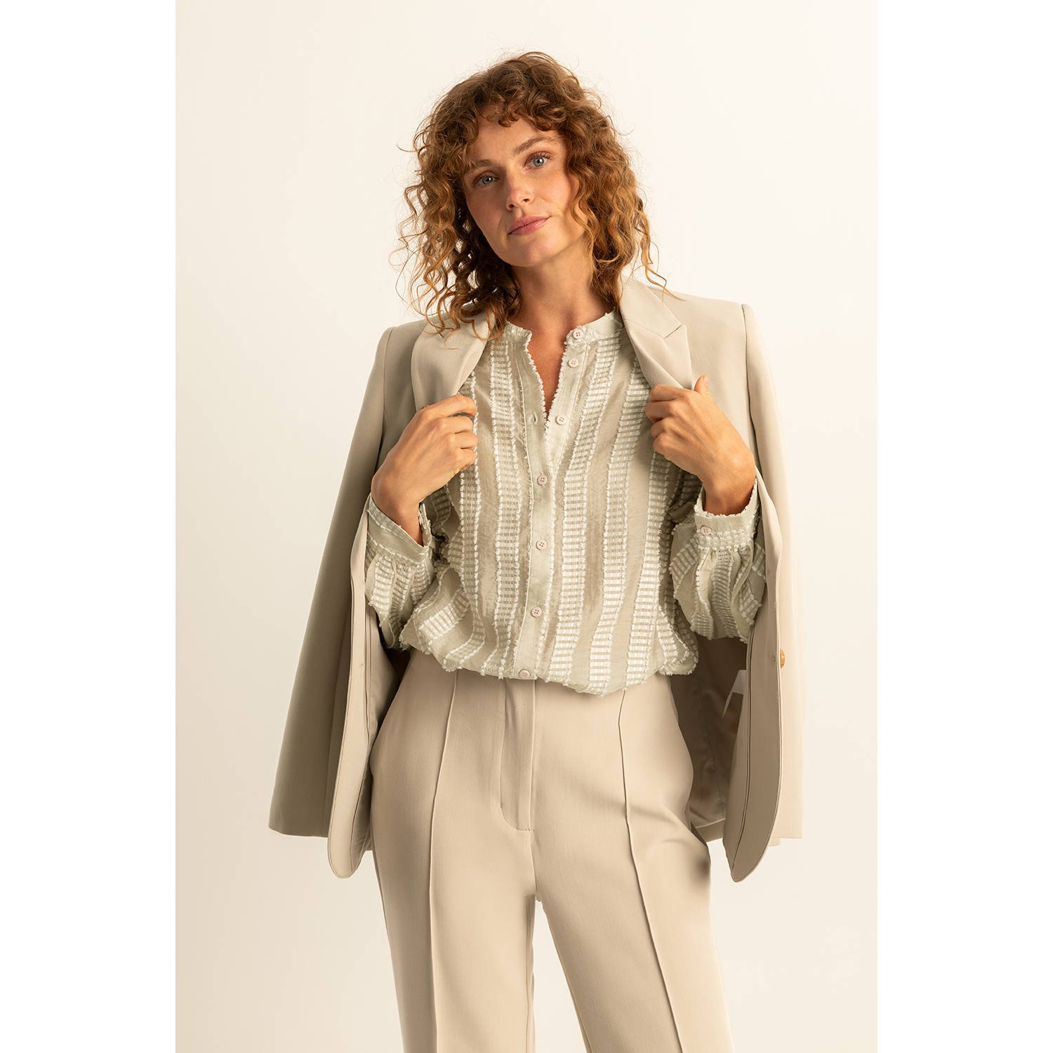 Expresso rechtvallende blazer beige