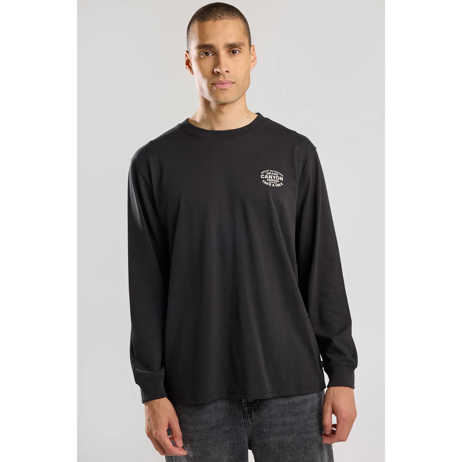 America Today longsleeve Louis met backprint zwart