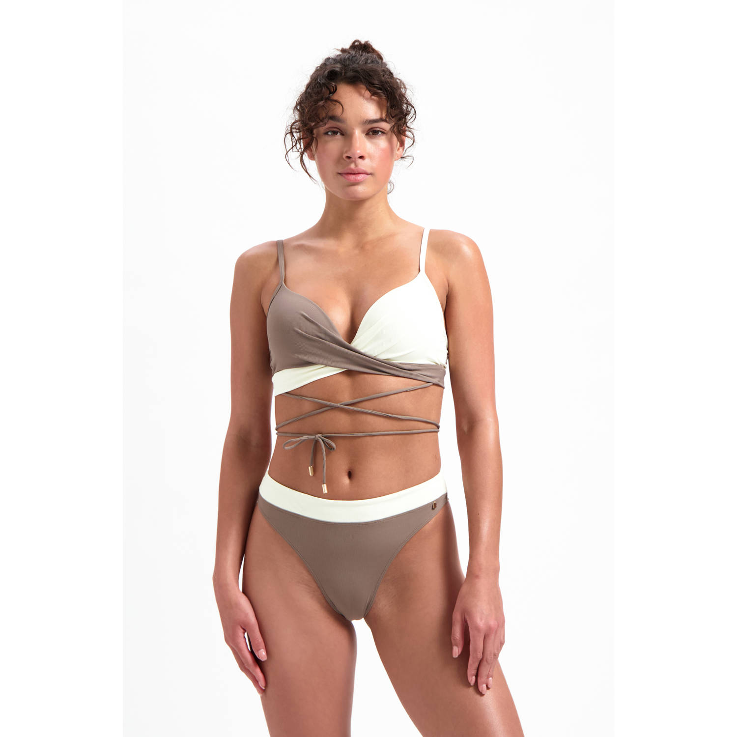 Beachlife voorgevormde beugel bikinitop beige ecru