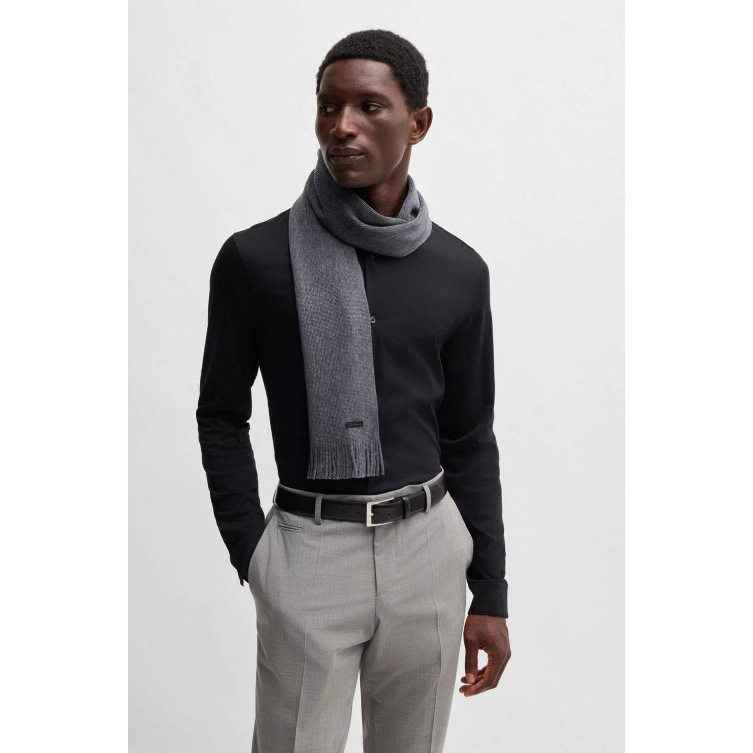 Hugo Boss Veelzijdige Gebreide Sjaal met Franje en Logo Gray Unisex
